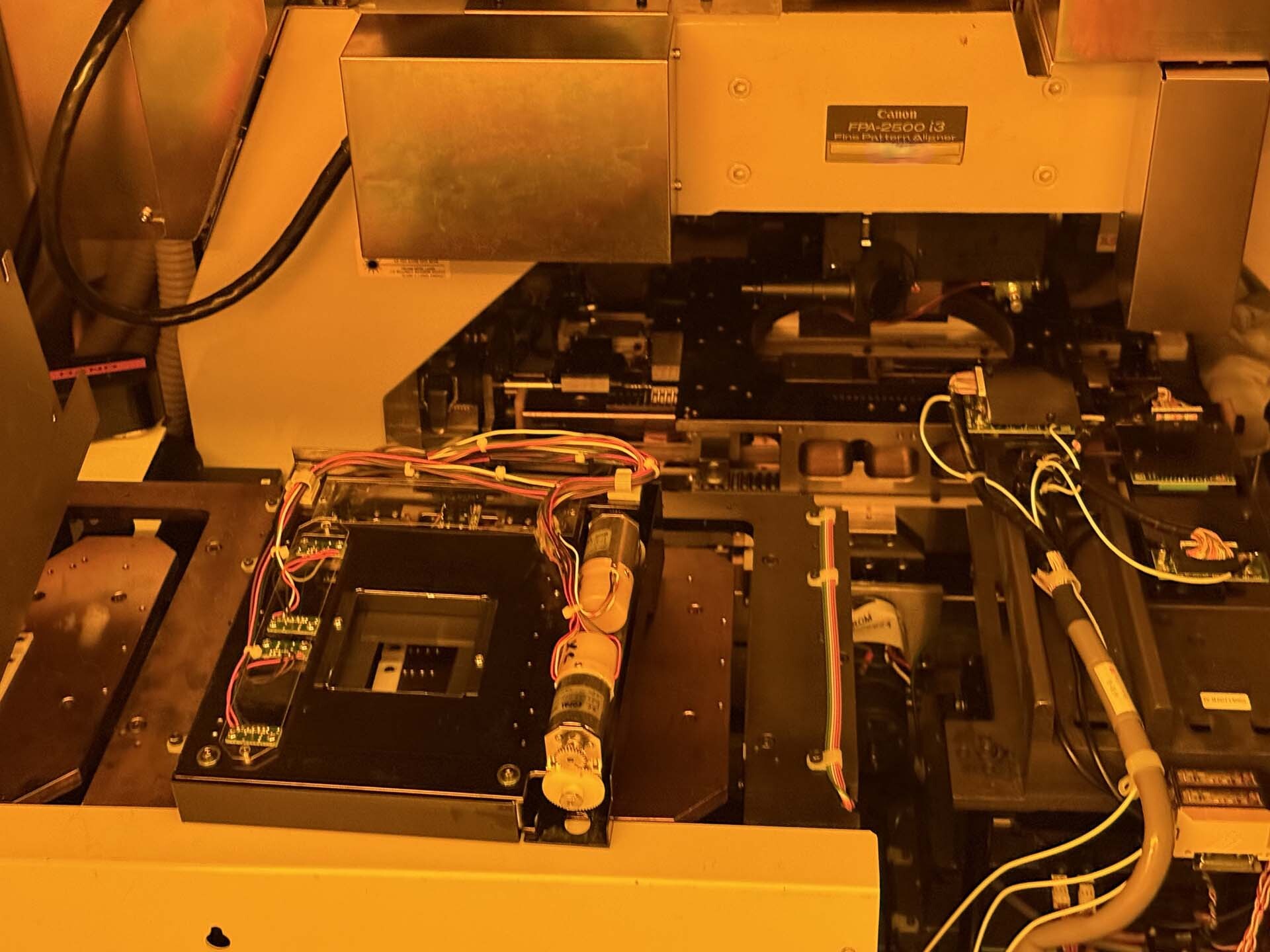 Photo Used CANON FPA 2500 i3 For Sale