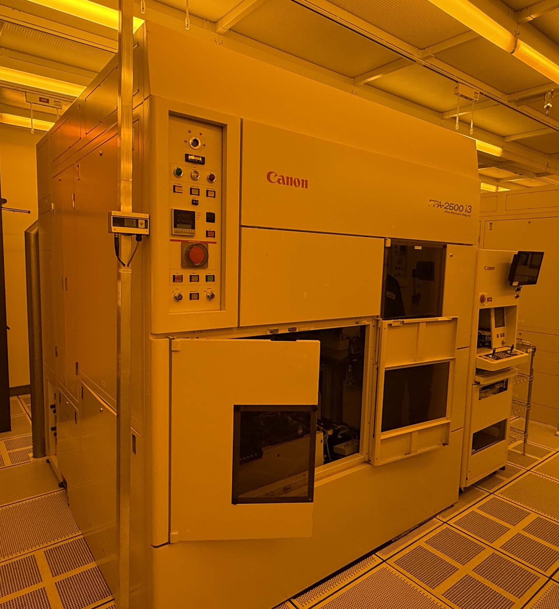 Photo Used CANON FPA 2500 i3 For Sale