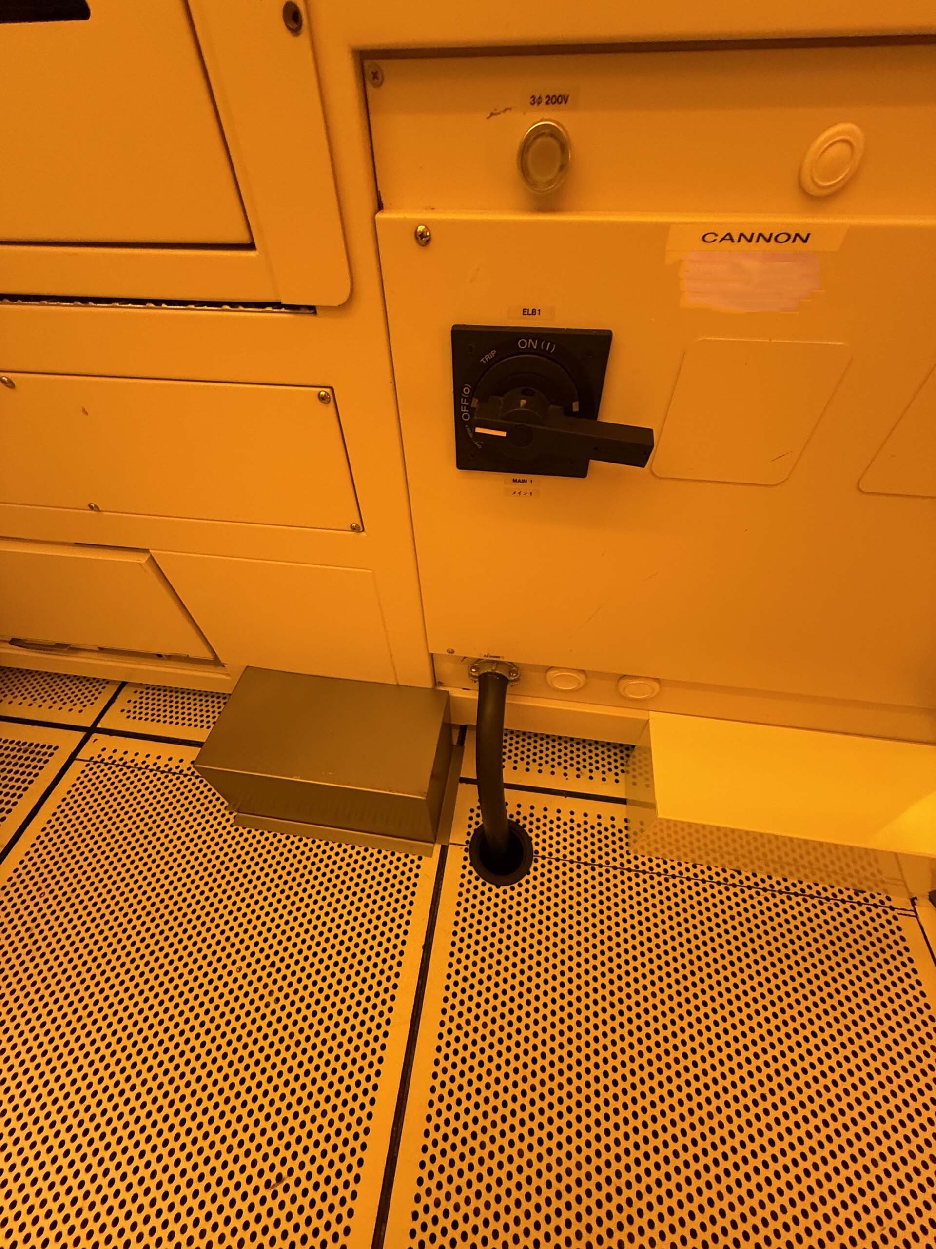 Photo Used CANON FPA 2500 i3 For Sale
