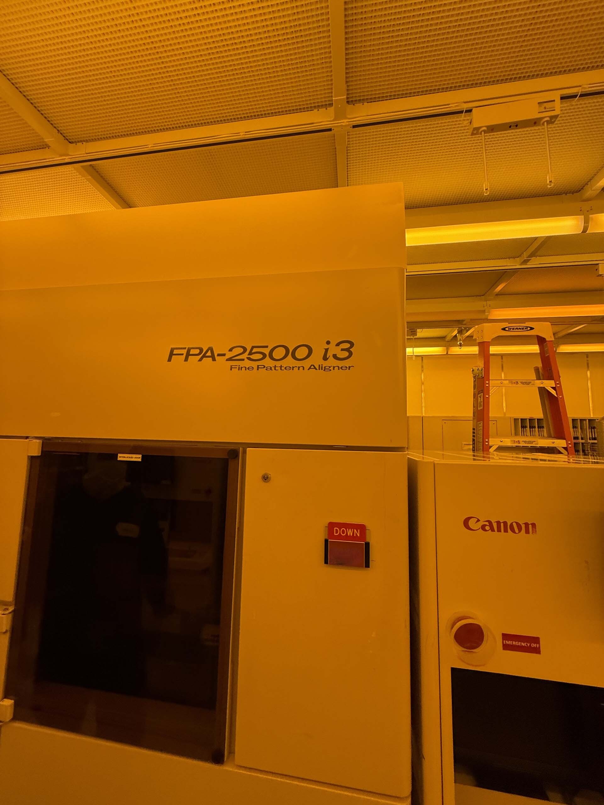 Photo Used CANON FPA 2500 i3 For Sale