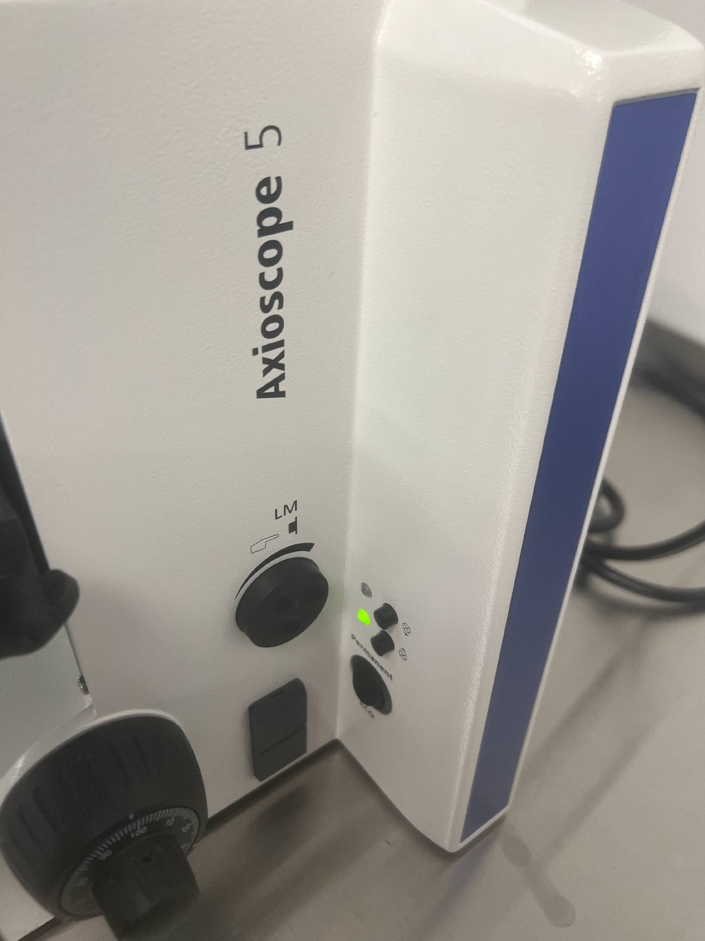 Photo Used CARL ZEISS Axioscope 5 For Sale