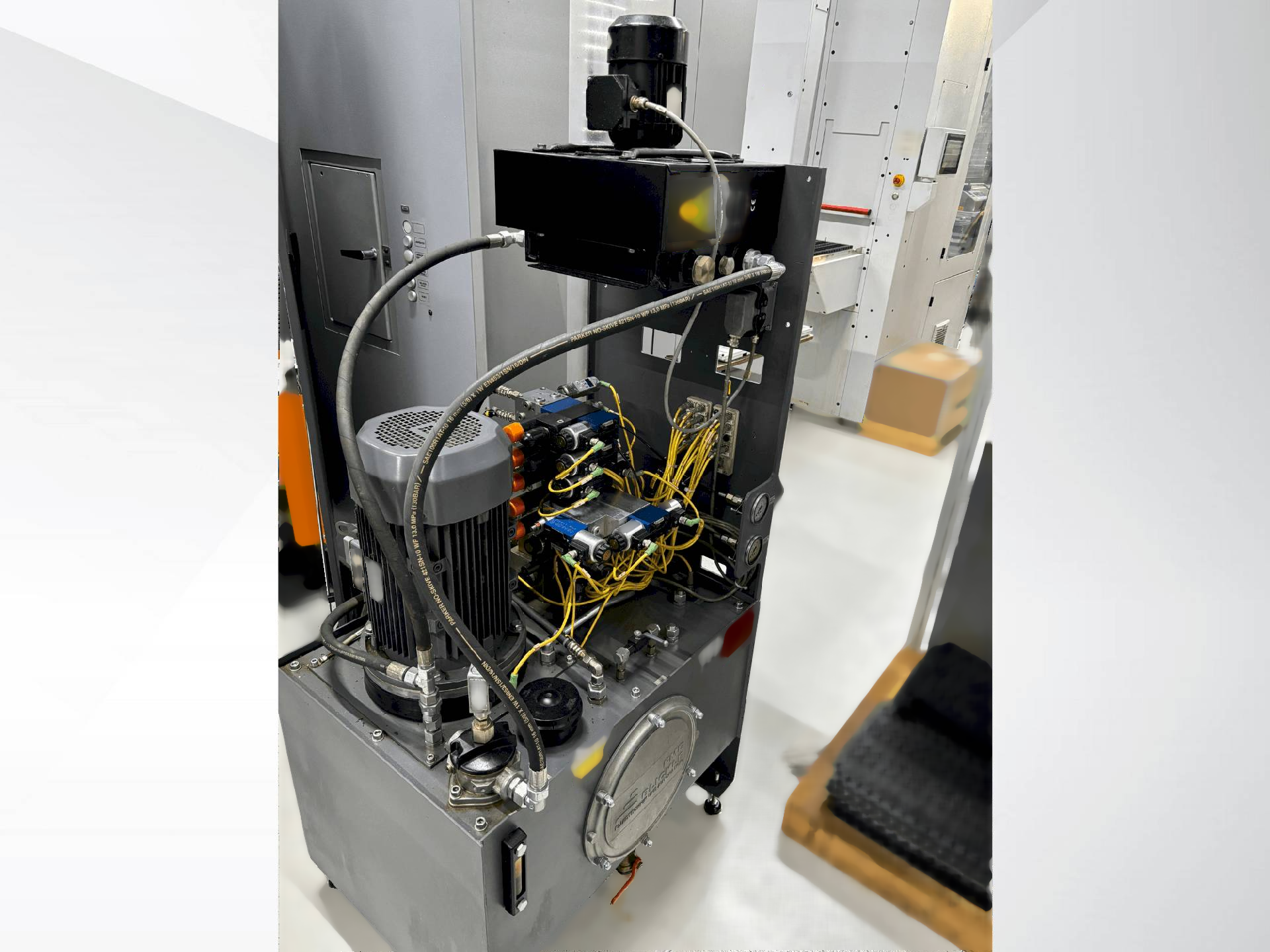 Foto Verwendet CHIRON MILL 800 Zum Verkauf