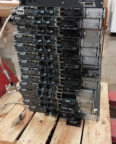 Photo Used CISCO Lot of switches For Sale