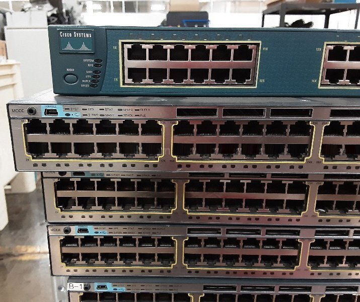 Photo Used CISCO Lot of switches For Sale