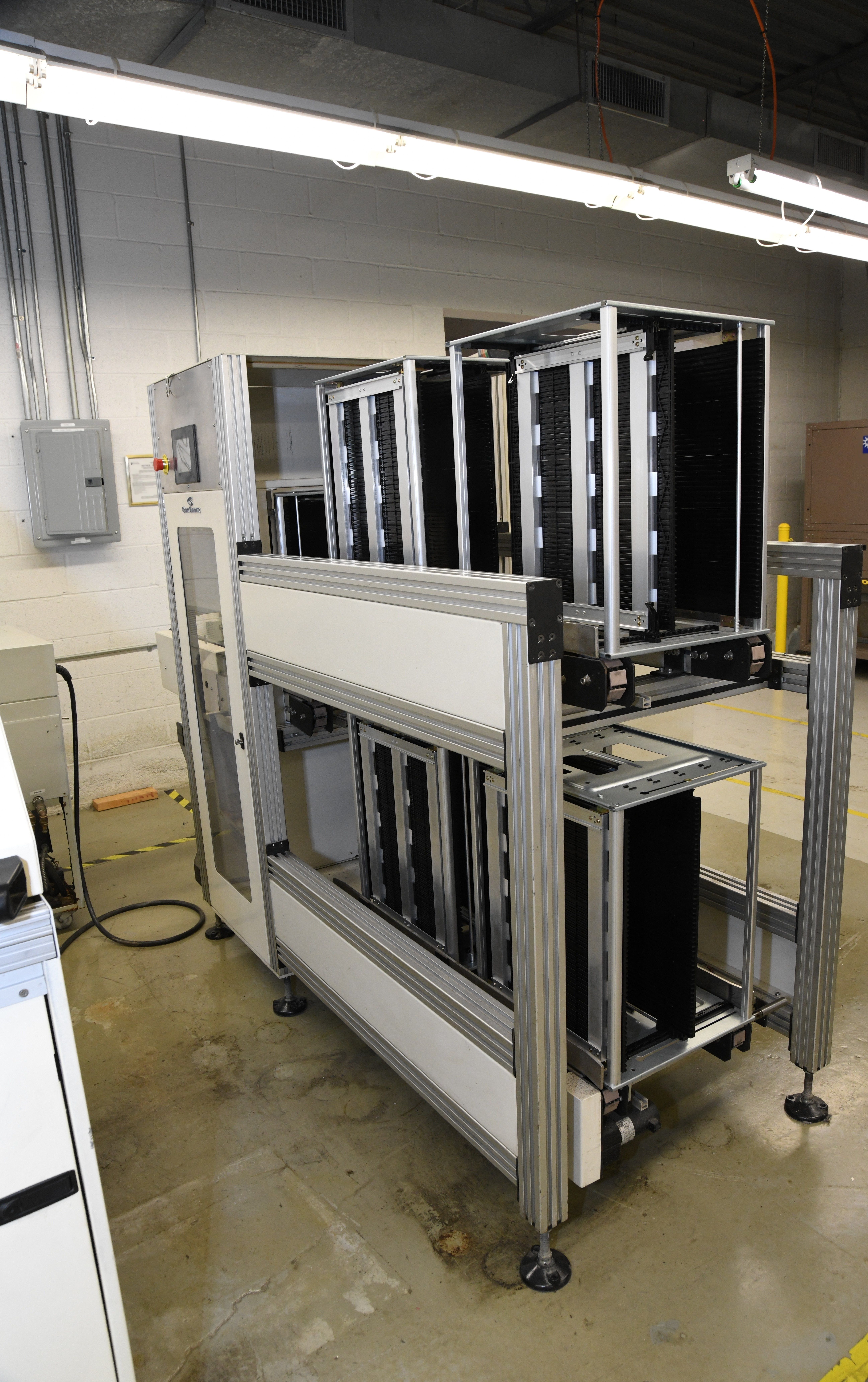 Photo Used CONVEYOR TECHNOLOGIES Board unloader For Sale