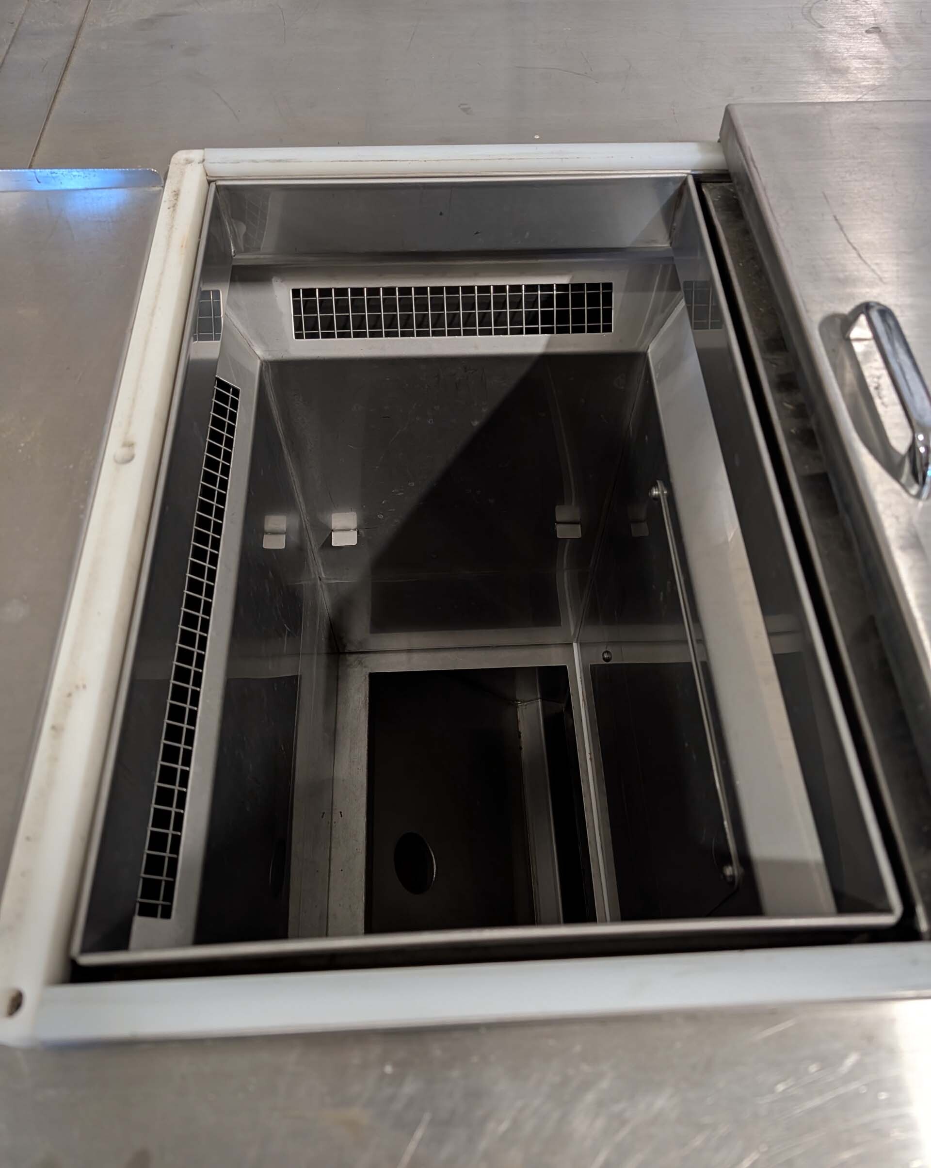 Photo Utilisé CREST ULTRASONICS 5 Stage optimum console À vendre