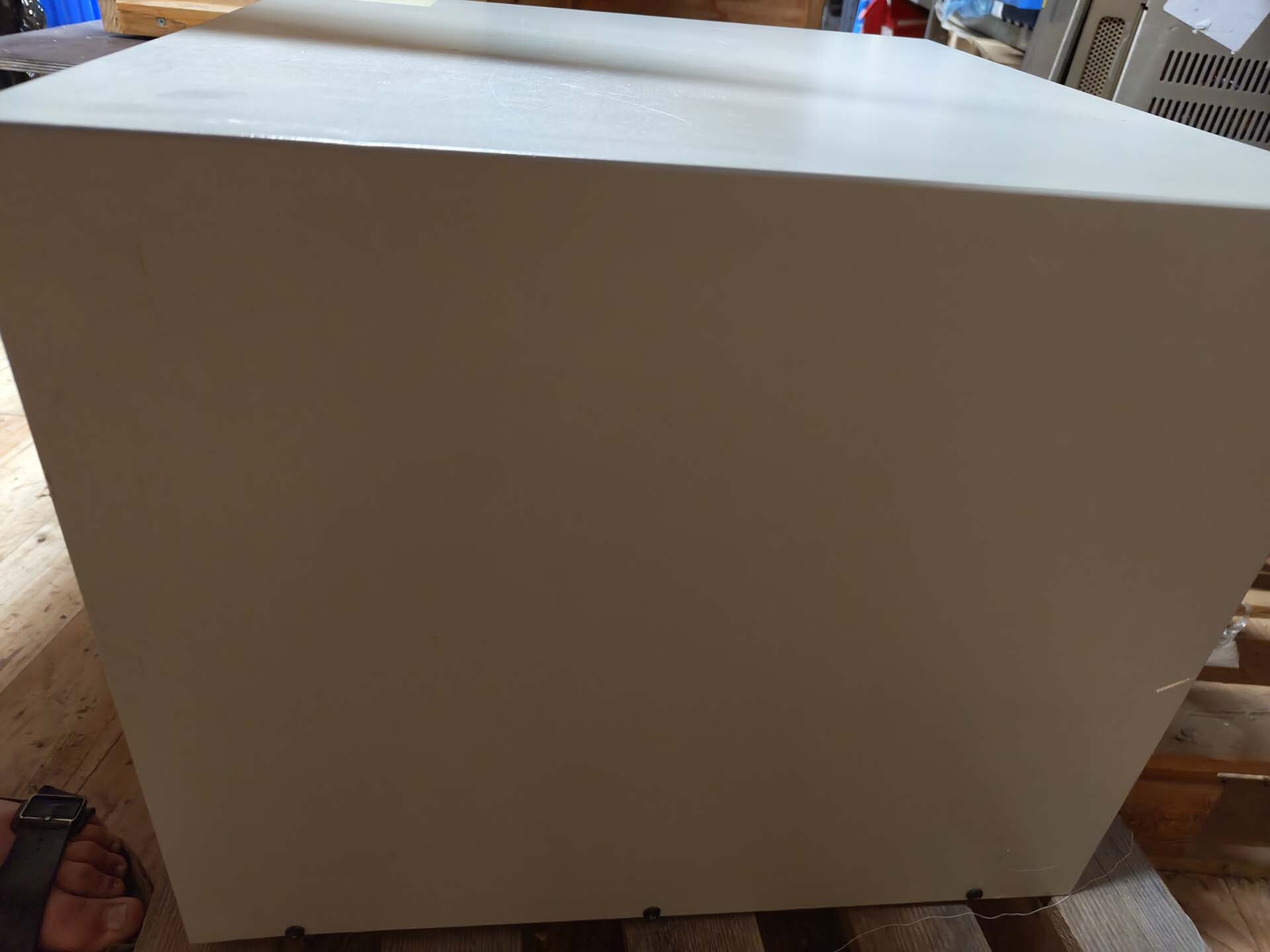 Photo Utilisé CTI-CRYOGENICS 8200 À vendre