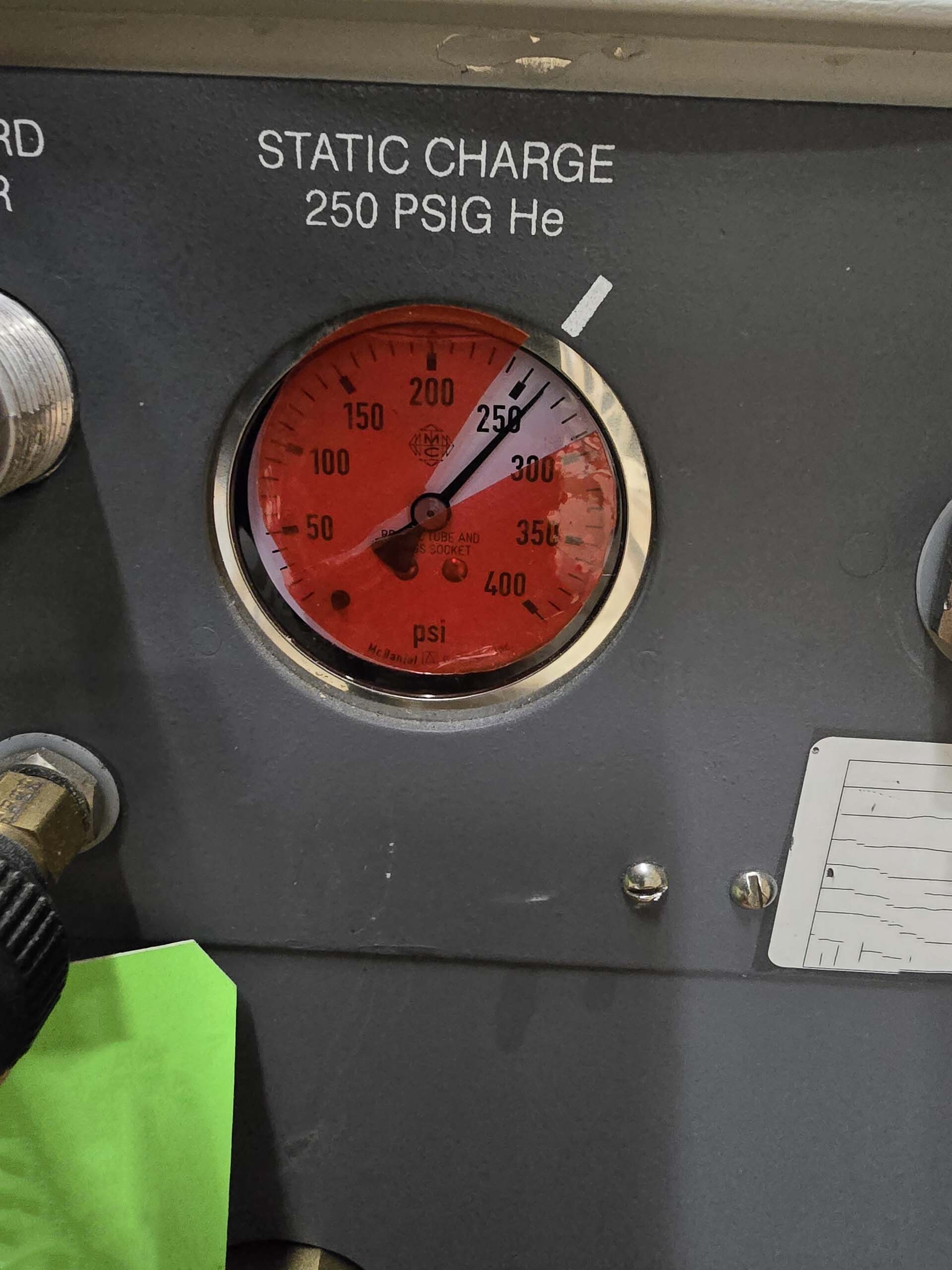 Photo Used CTI-CRYOGENICS 8200 For Sale