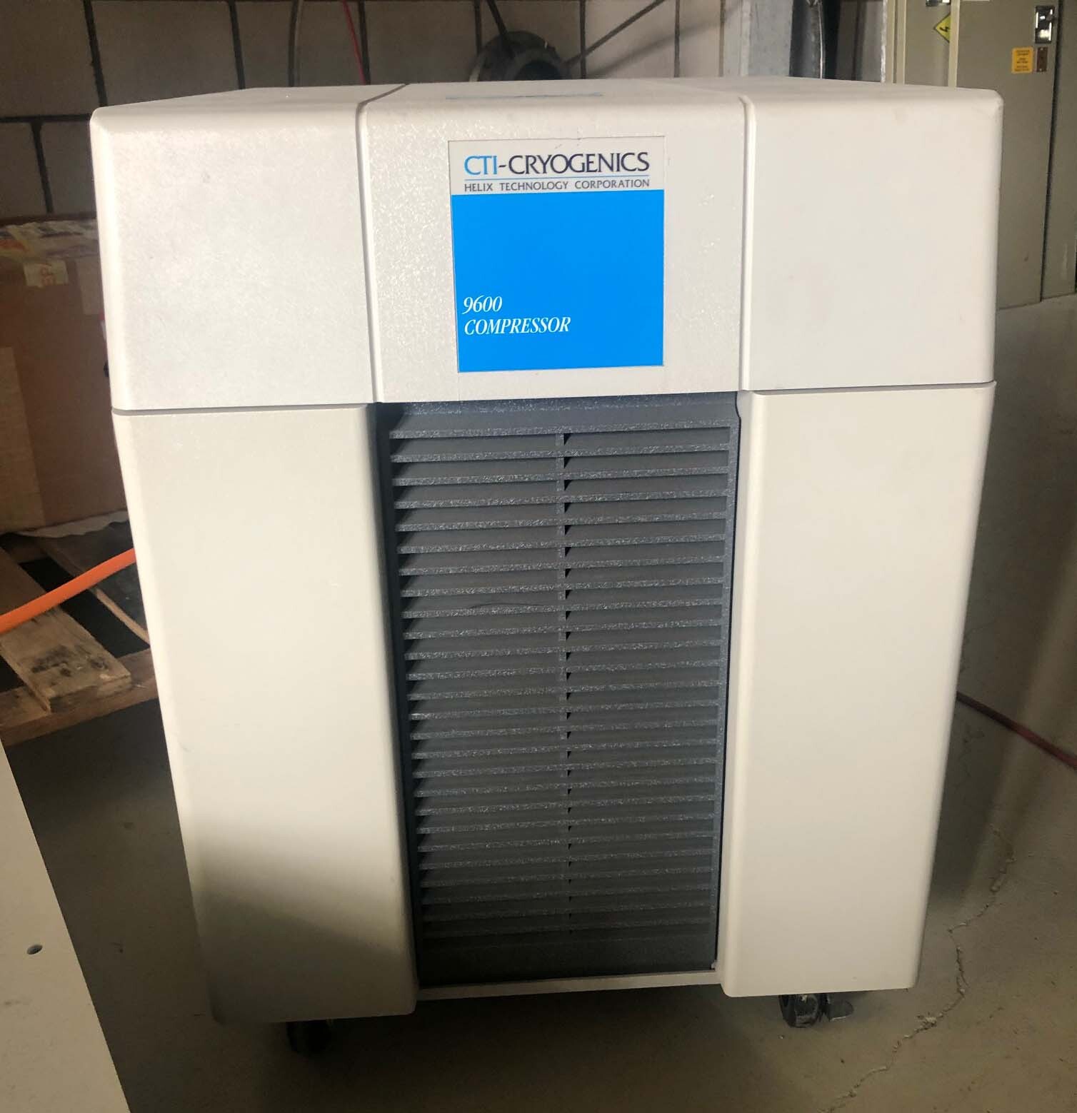 Photo Used CTI-CRYOGENICS 9600 For Sale