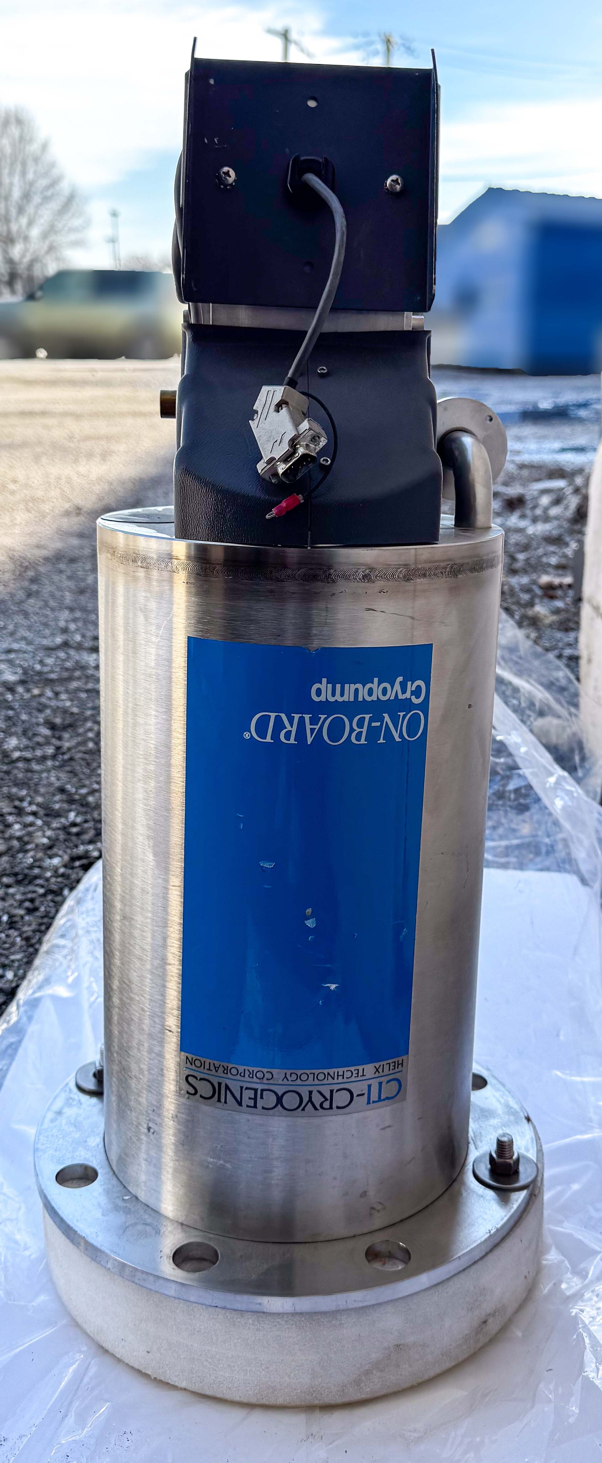 Photo Used CTI-CRYOGENICS Cryo pump For Sale