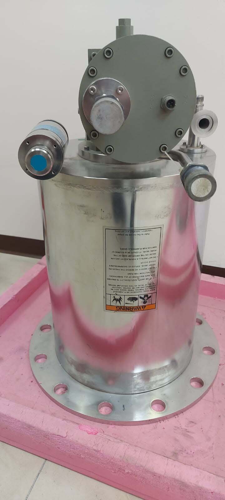 Photo Used CTI-CRYOGENICS Cryo-Torr 8 For Sale