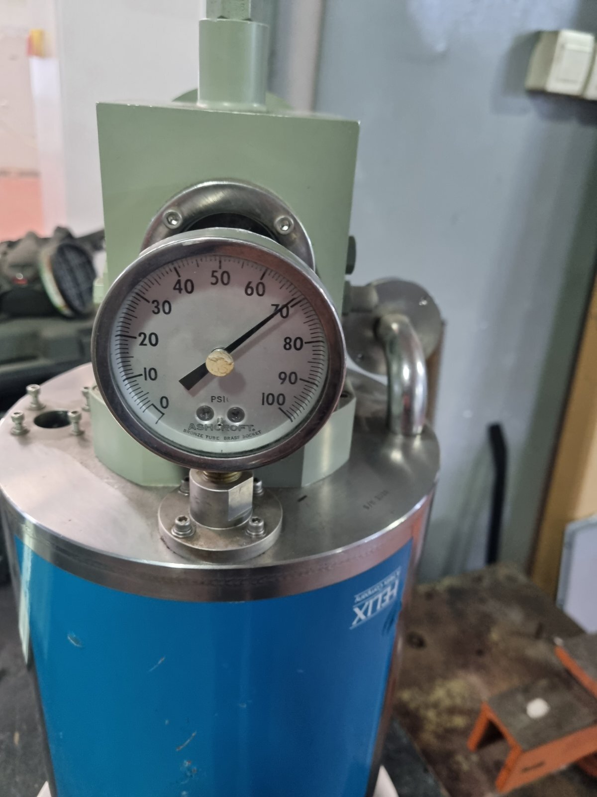 Photo Used CTI-CRYOGENICS Cryo-Torr 8 For Sale