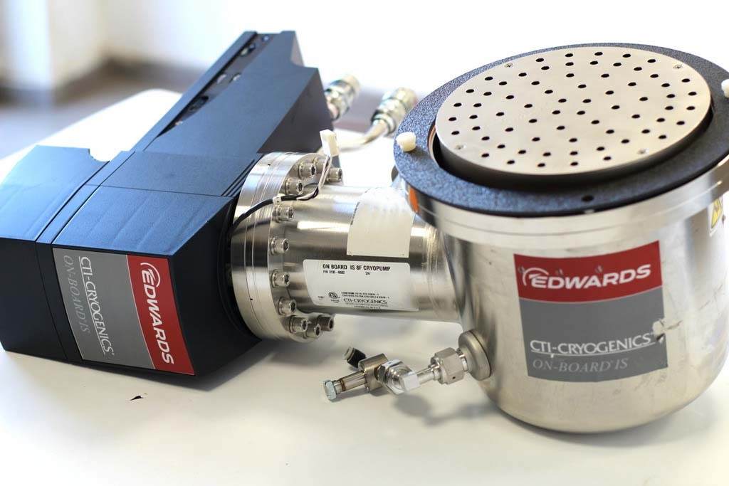 フォト（写真） 使用される CTI-CRYOGENICS IS-8F (On-Board) 販売のために