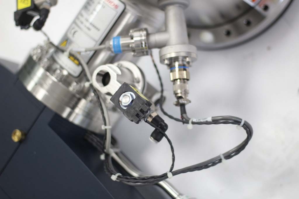 Foto Verwendet CTI-CRYOGENICS IS-8F (On-Board) Zum Verkauf