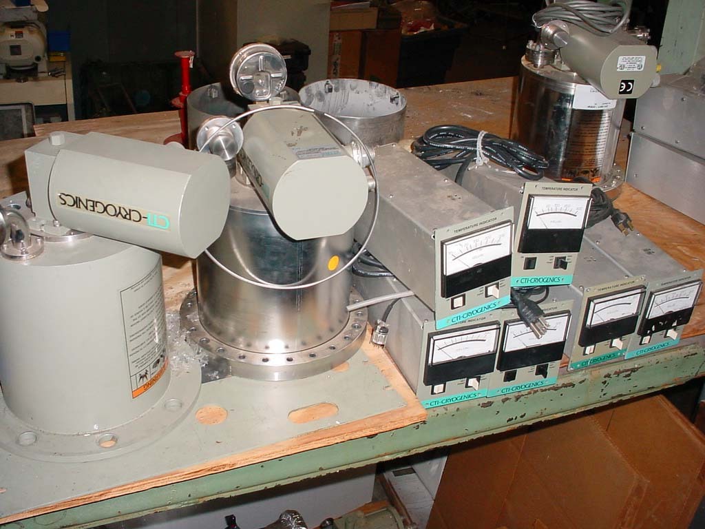 사진 사용됨 CTI-CRYOGENICS Lot of (22) Cryo pumps 판매용