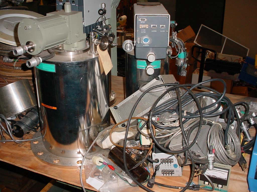 사진 사용됨 CTI-CRYOGENICS Lot of (22) Cryo pumps 판매용