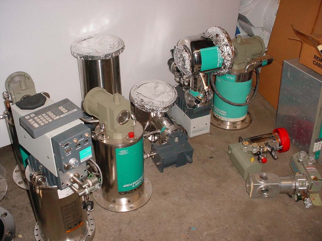 사진 사용됨 CTI-CRYOGENICS Lot of (22) Cryo pumps 판매용
