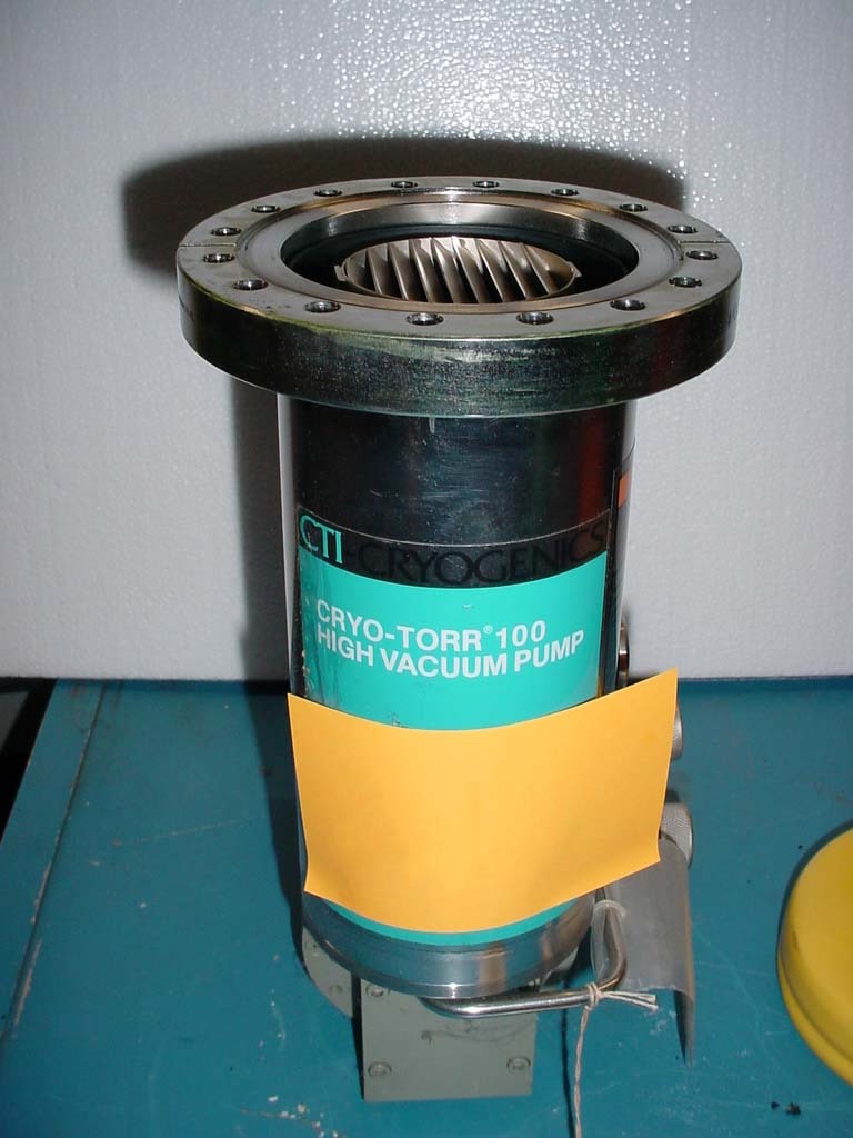 사진 사용됨 CTI-CRYOGENICS Lot of (22) Cryo pumps 판매용