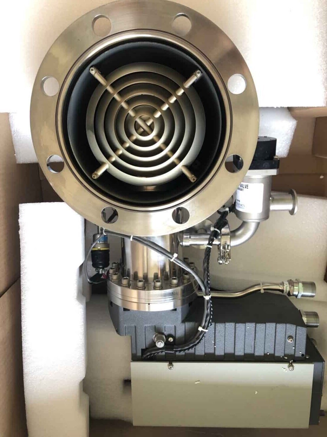 Photo Used CTI-CRYOGENICS OB-8F (On-Board) For Sale