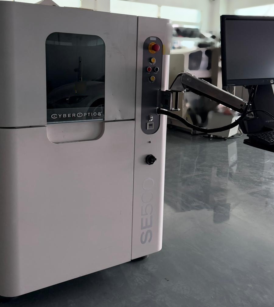 Photo Used CYBEROPTICS Lot of SE 500 For Sale