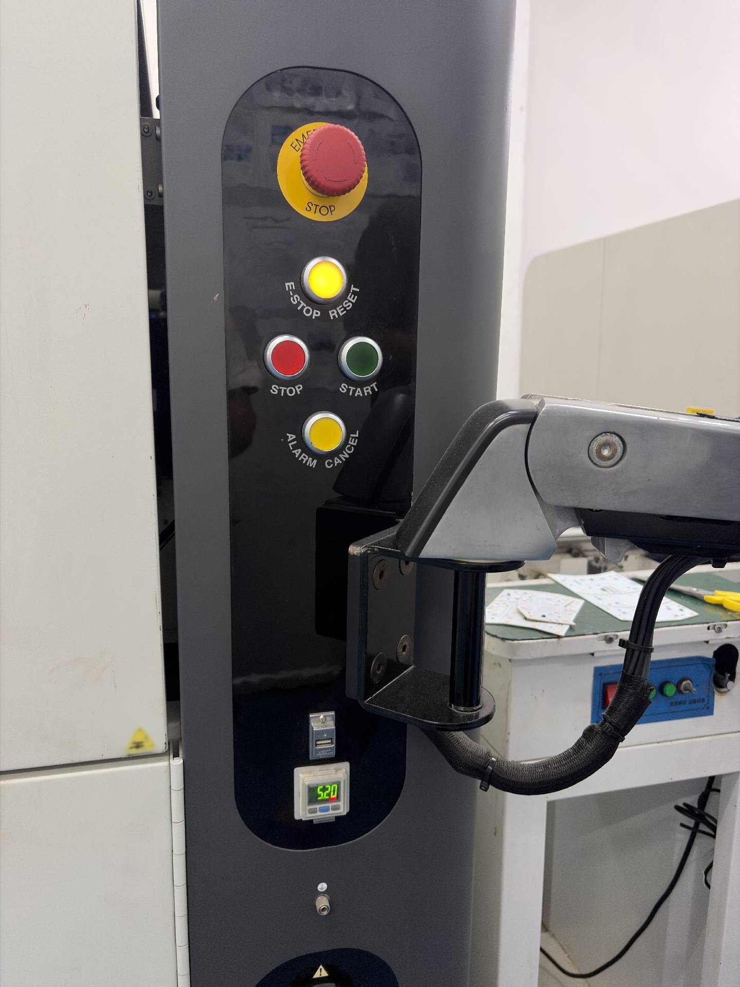 Photo Used CYBEROPTICS SE 500 Ultra For Sale