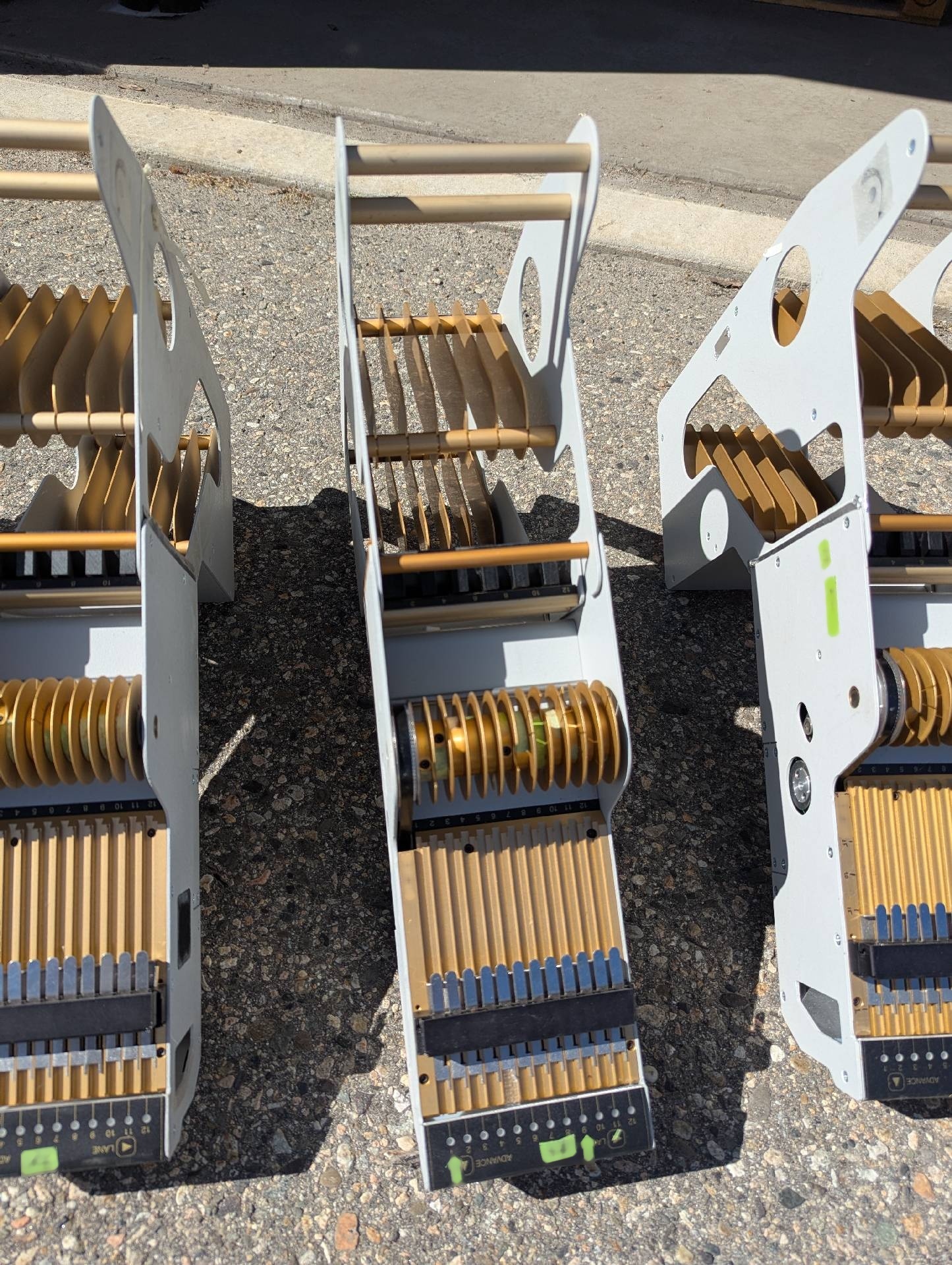 フォト（写真） 使用される DDM NOVASTAR Lot of bank and tape feeders 販売のために