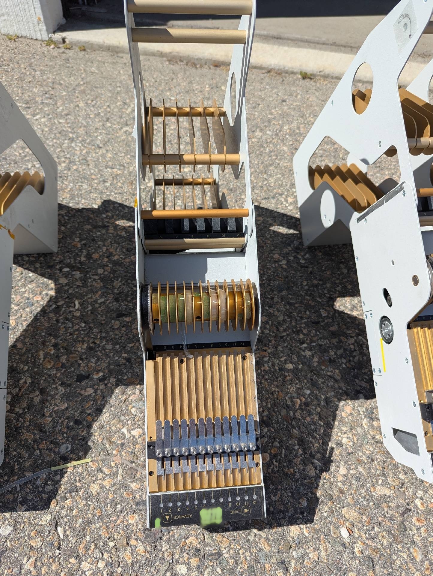 フォト（写真） 使用される DDM NOVASTAR Lot of bank and tape feeders 販売のために