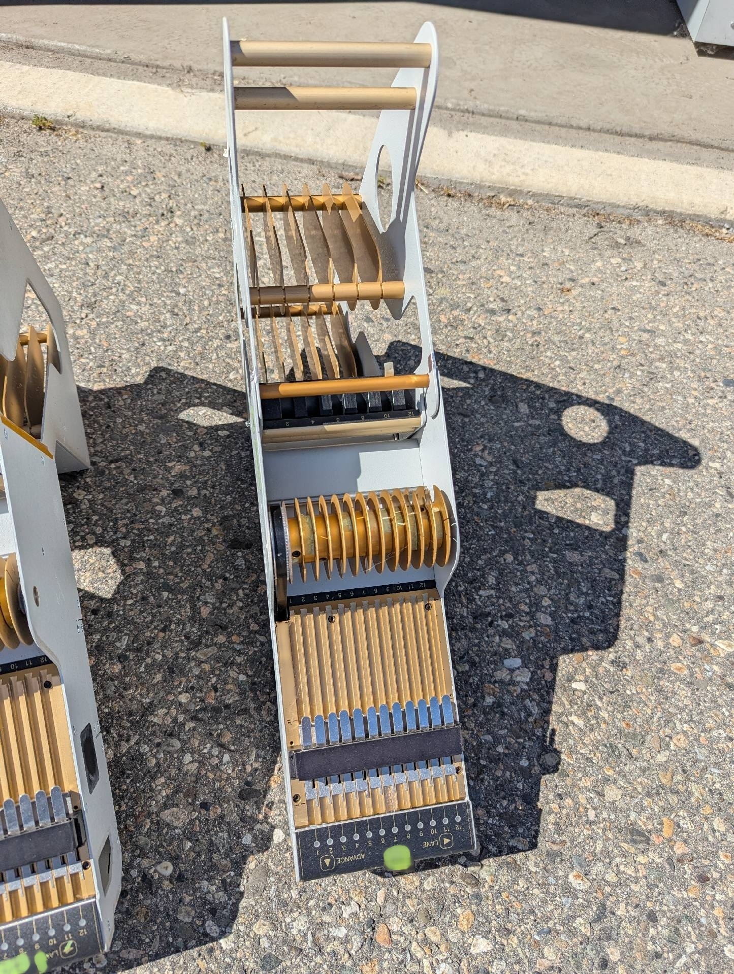 フォト（写真） 使用される DDM NOVASTAR Lot of bank and tape feeders 販売のために