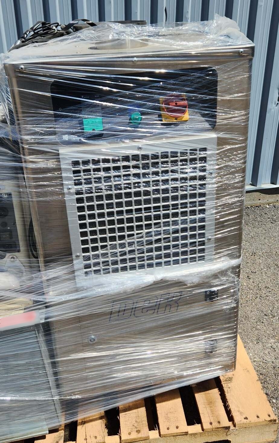 Photo Used DEK Horizon 265 For Sale