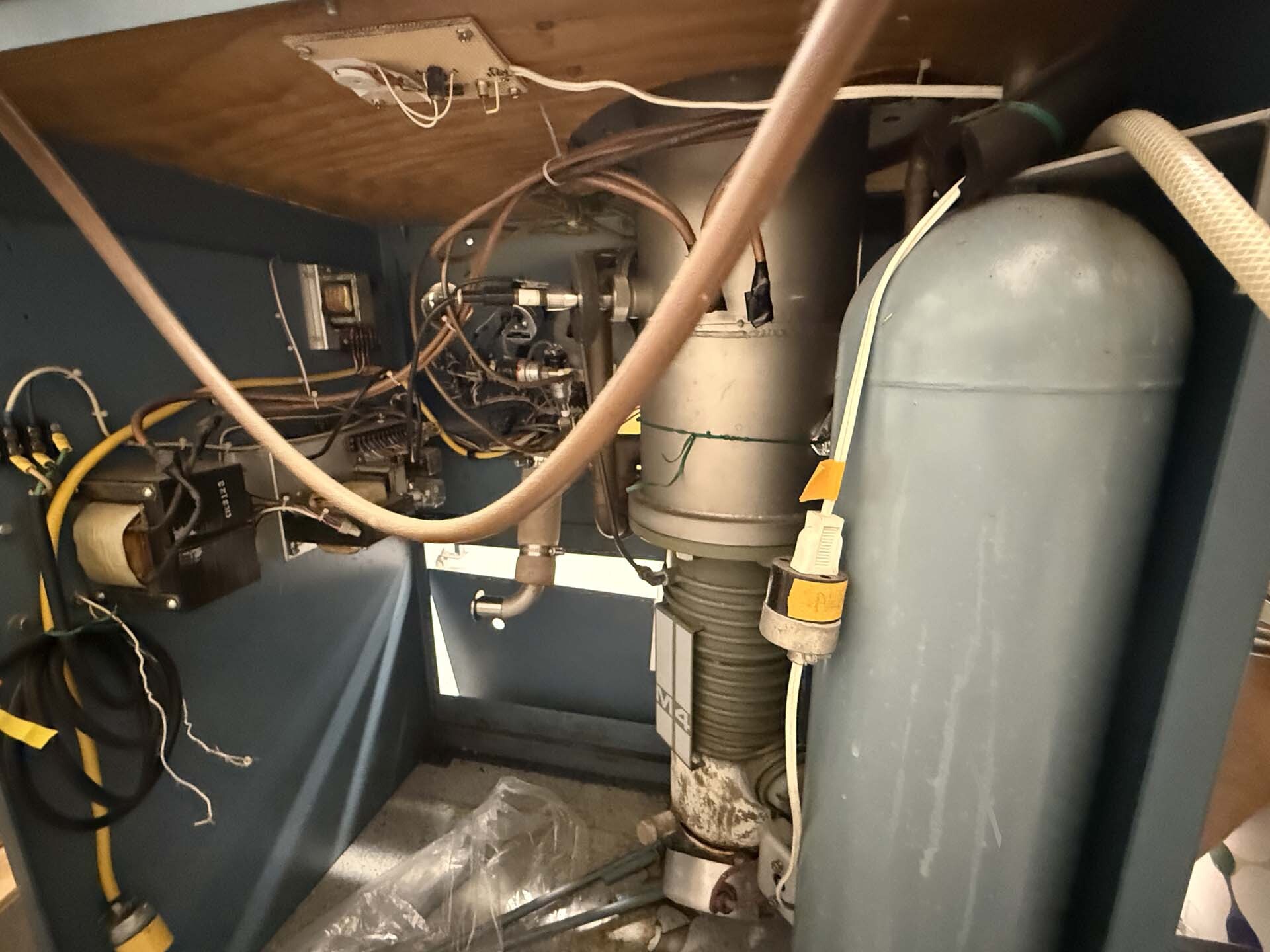 Foto Verwendet DENTON VACUUM DV 502 Zum Verkauf