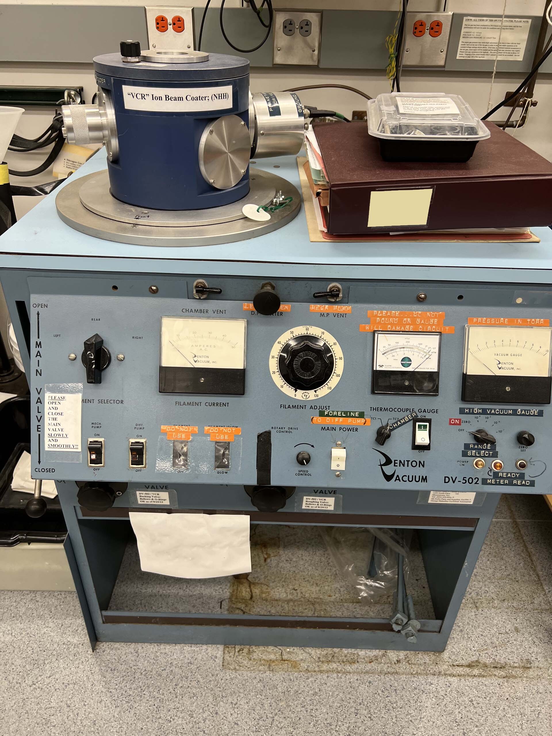 Foto Verwendet DENTON VACUUM DV 502 Zum Verkauf