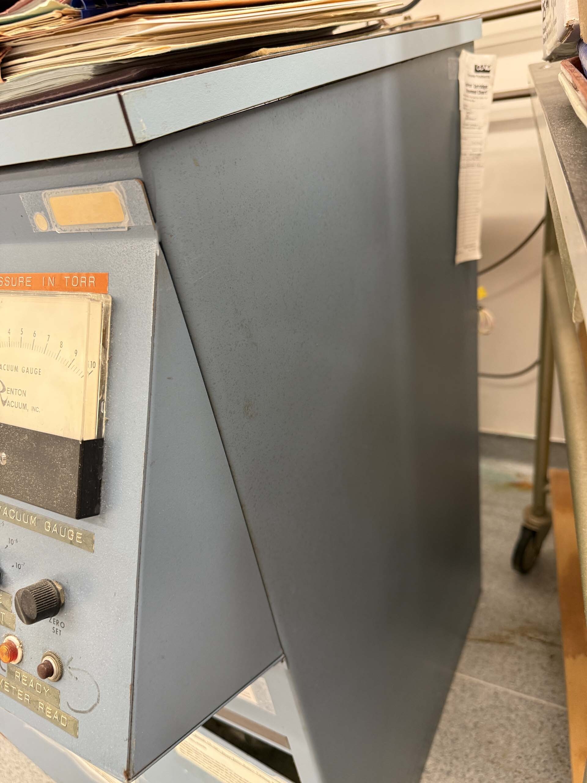 Foto Verwendet DENTON VACUUM DV 502 Zum Verkauf