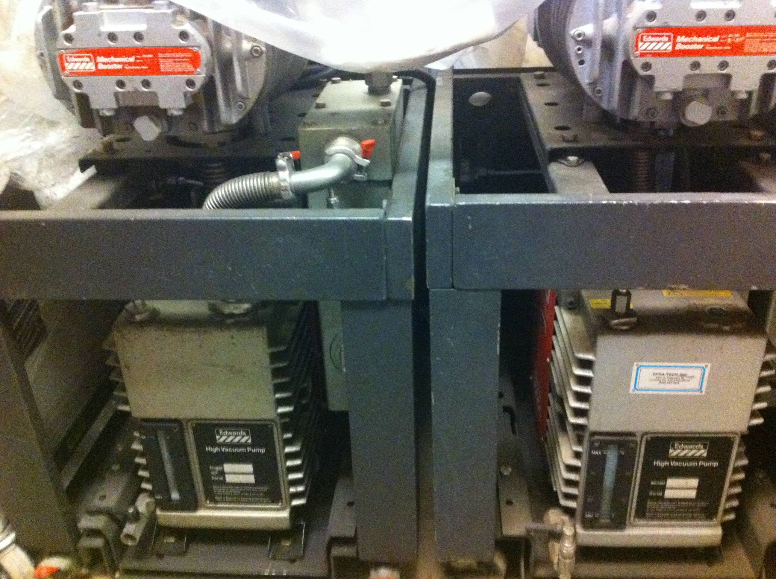 Photo Used EDWARDS E2M40 / EH250 For Sale