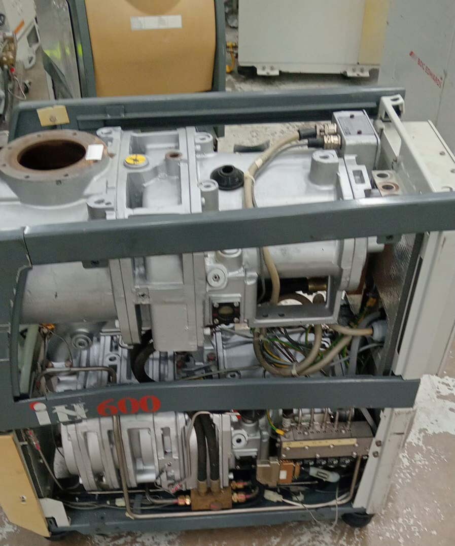Foto Verwendet EDWARDS iH 800 Zum Verkauf