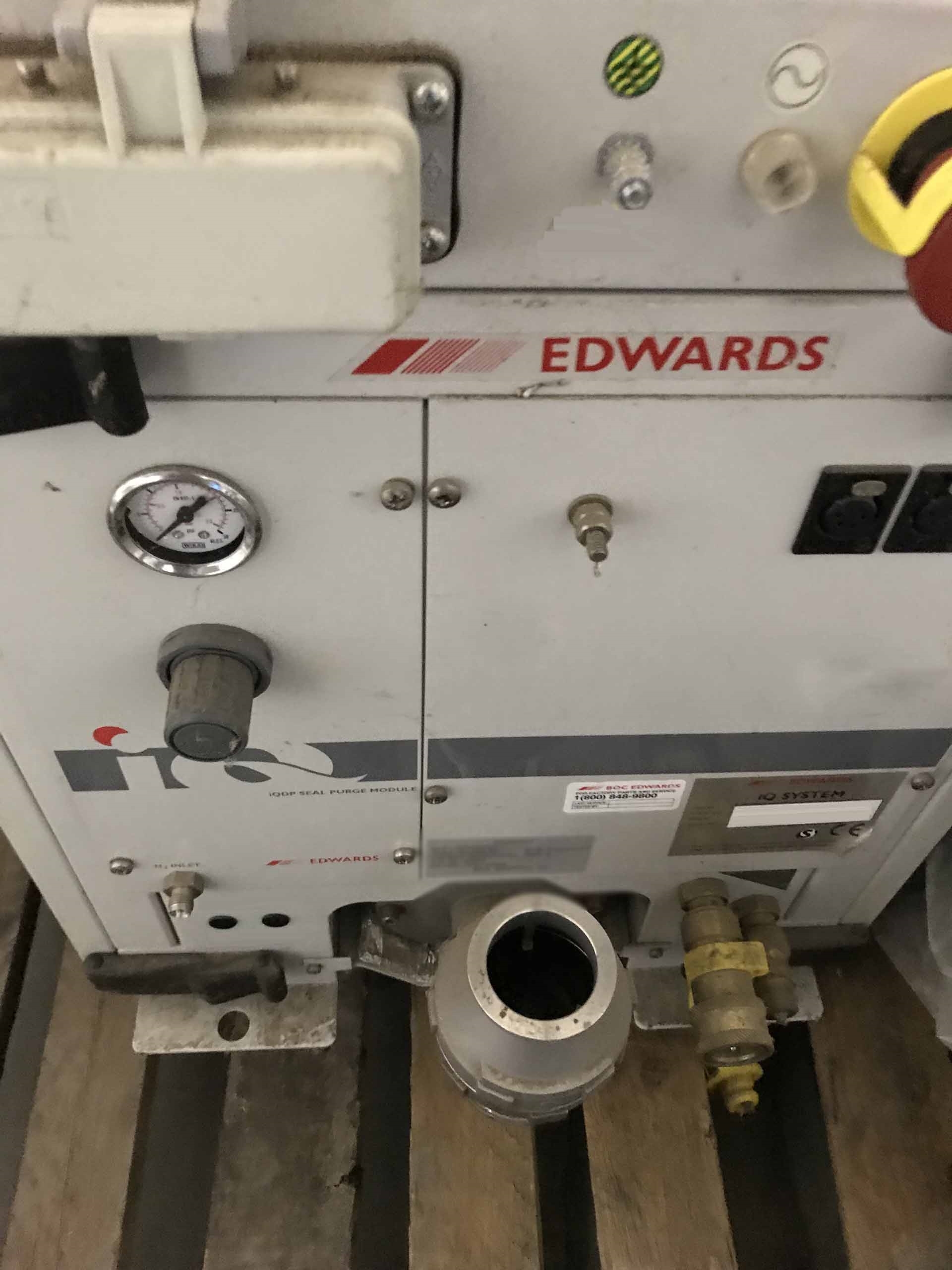 Photo Used EDWARDS iQDP40 / QMB250 For Sale