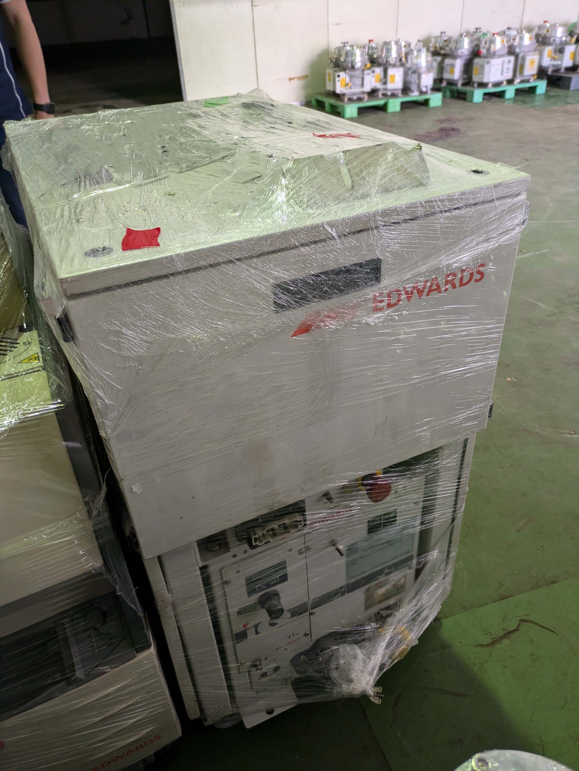 Photo Used EDWARDS iQDP80 / 500 For Sale