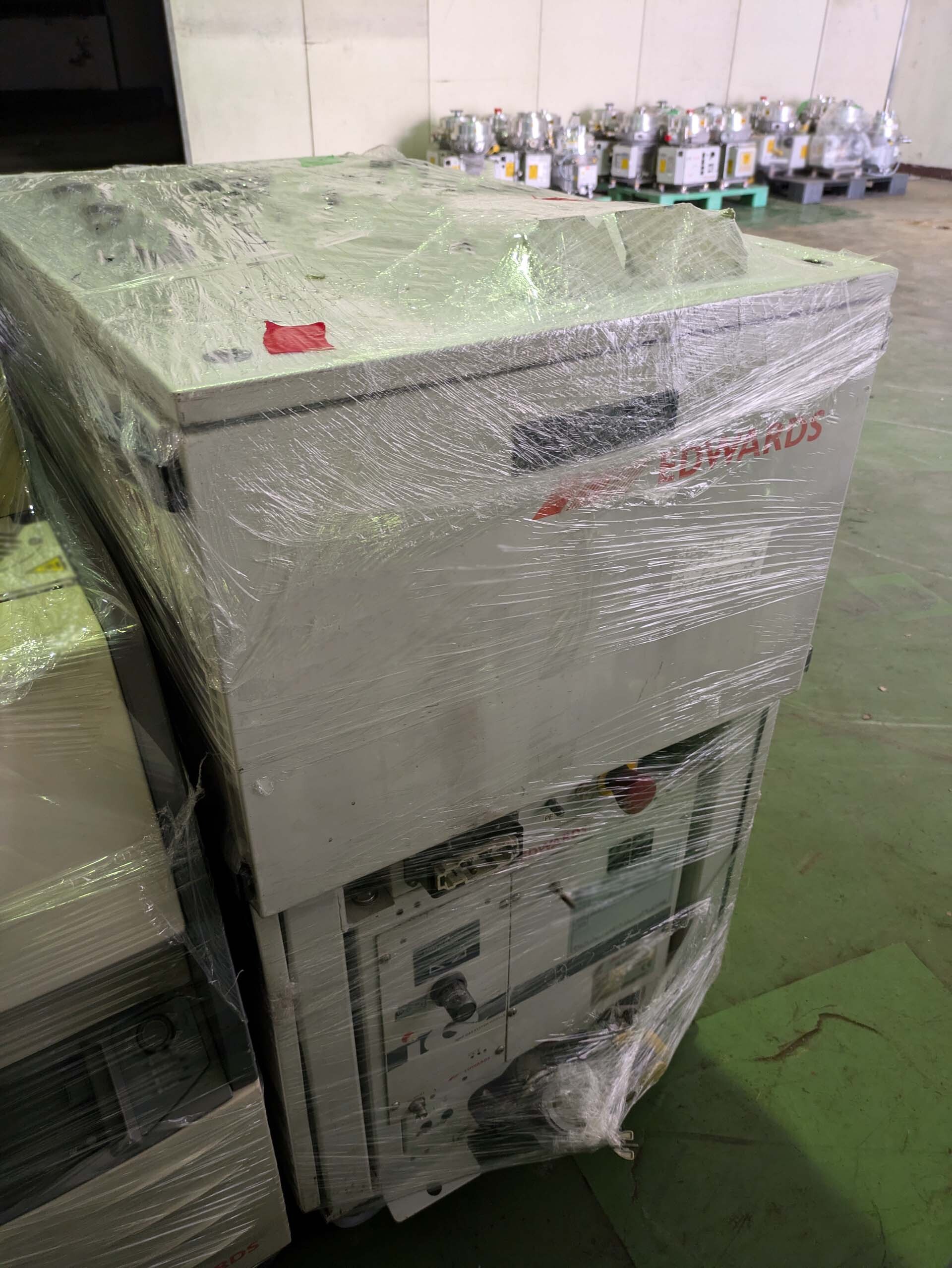 Photo Used EDWARDS iQDP80 / 500 For Sale