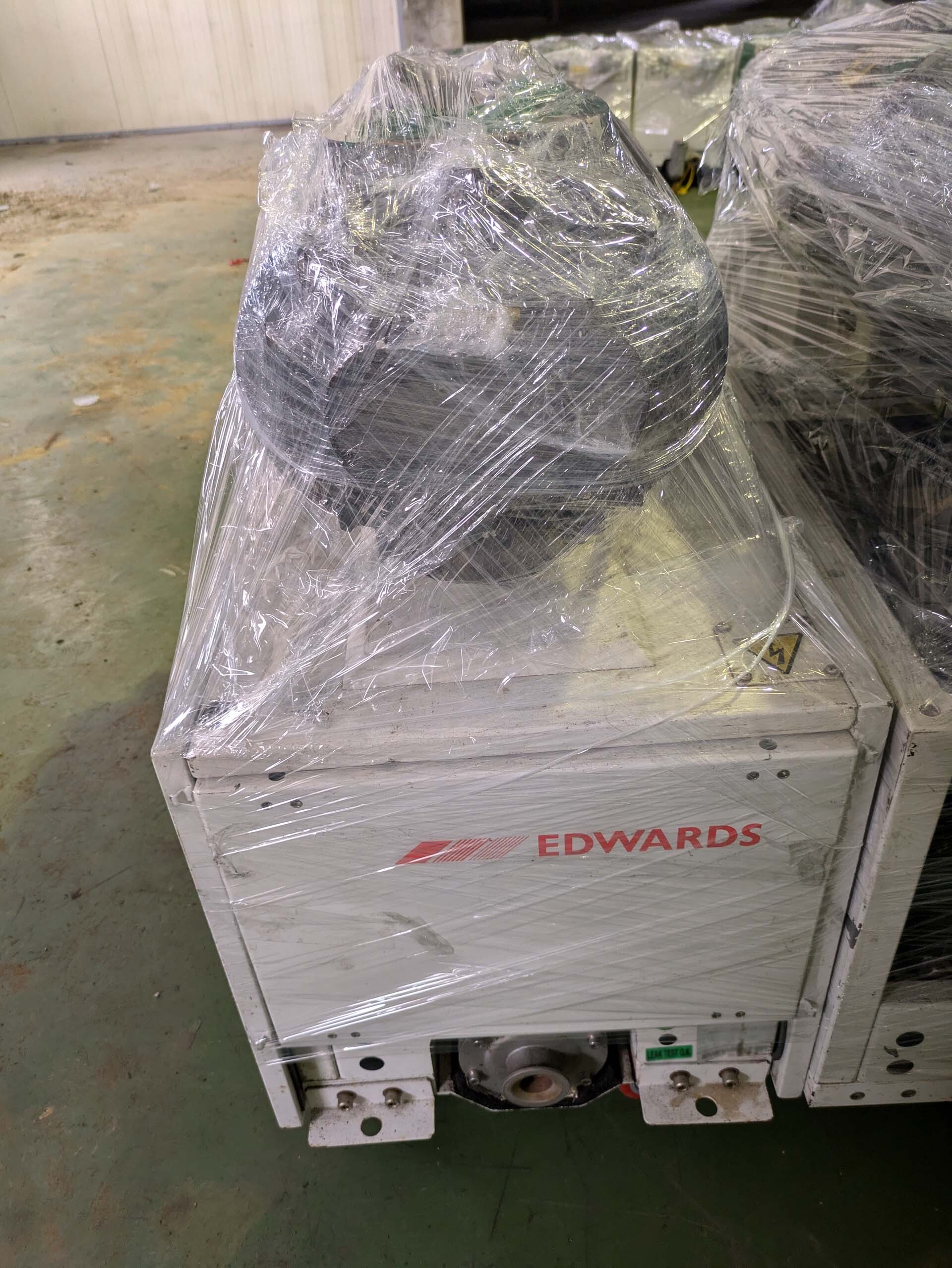 Photo Used EDWARDS iQDP80 / 500 For Sale