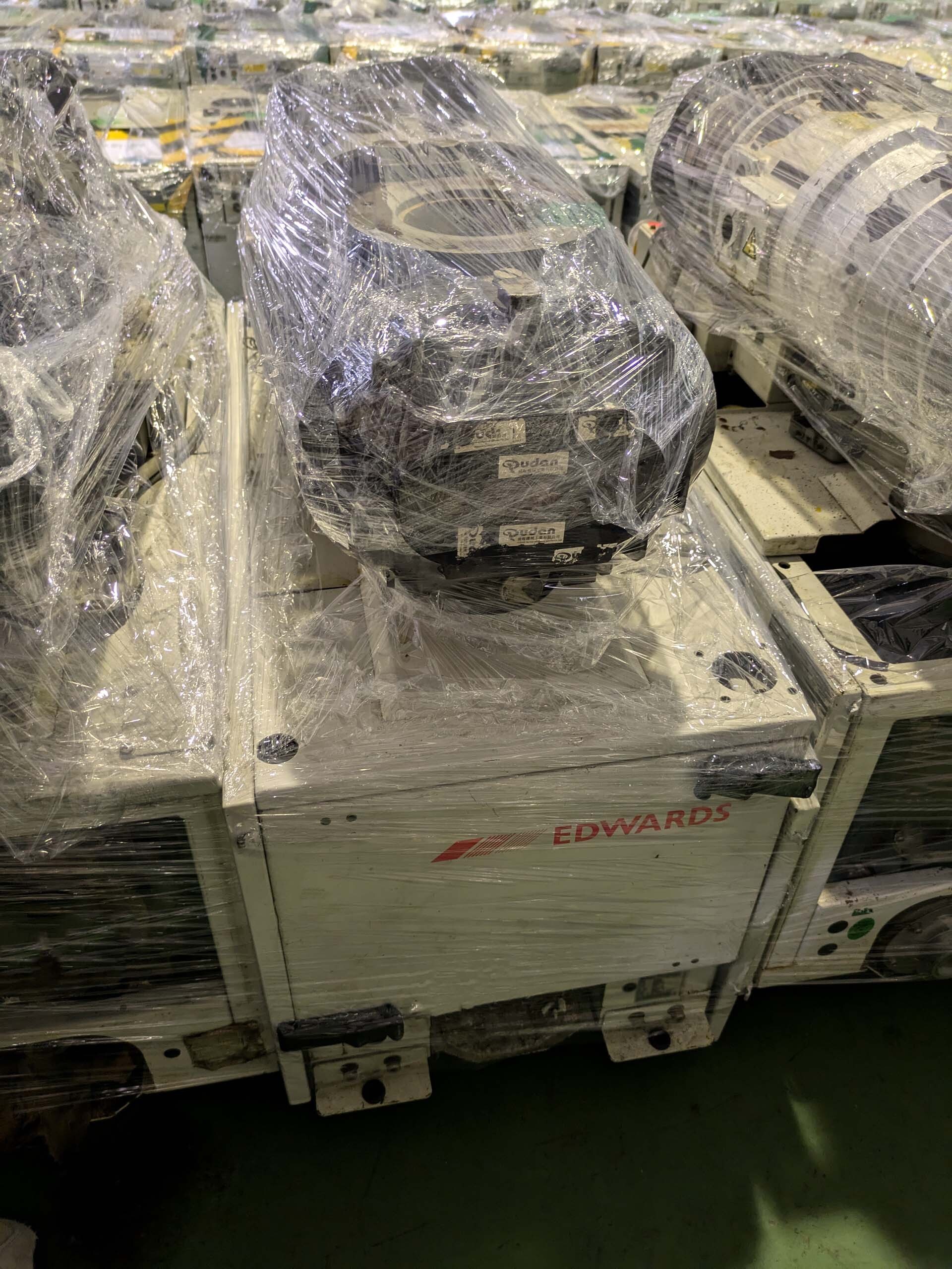 Photo Used EDWARDS iQDP80 / 500 For Sale