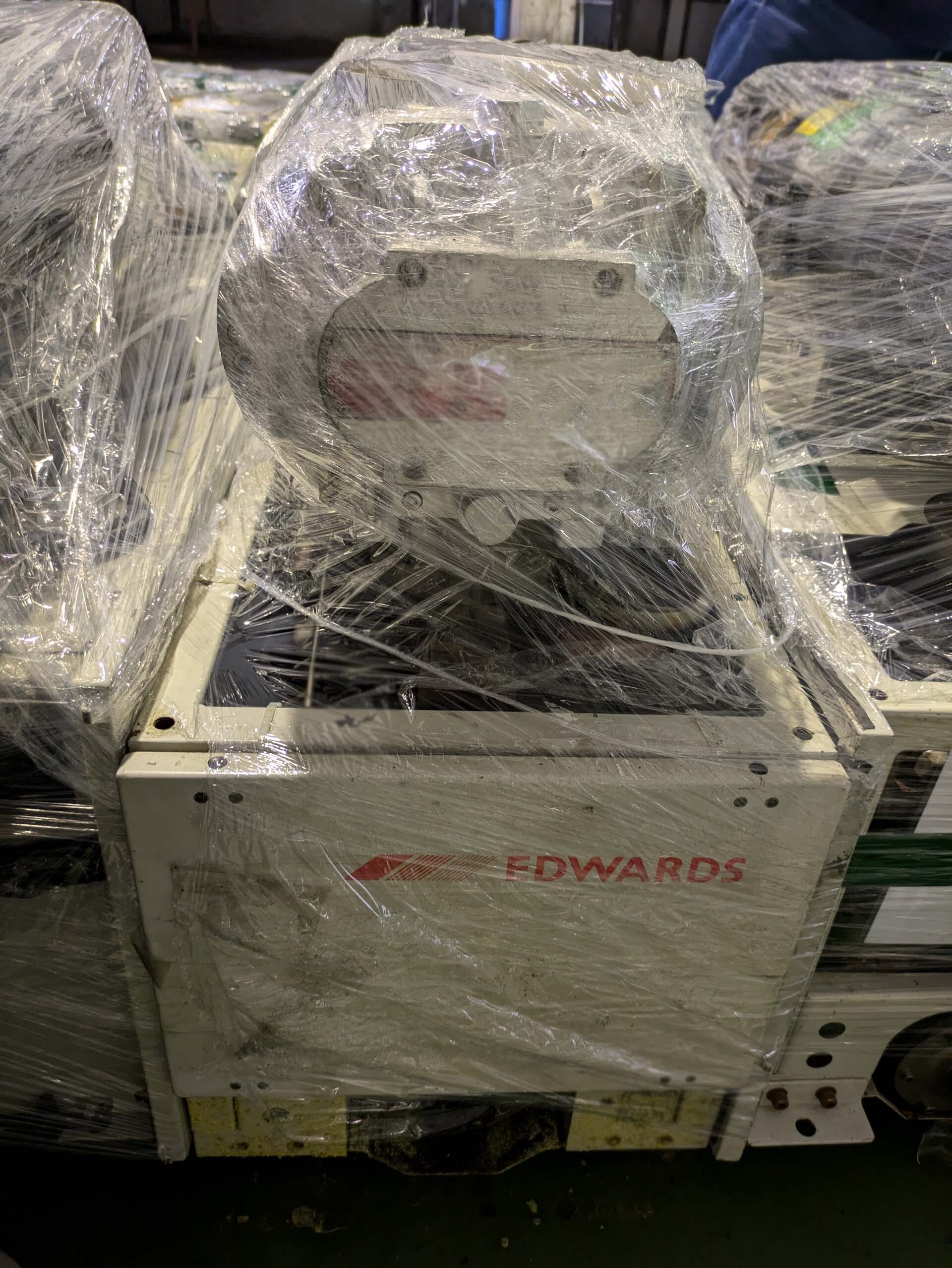 Photo Used EDWARDS iQDP80 / 500 For Sale