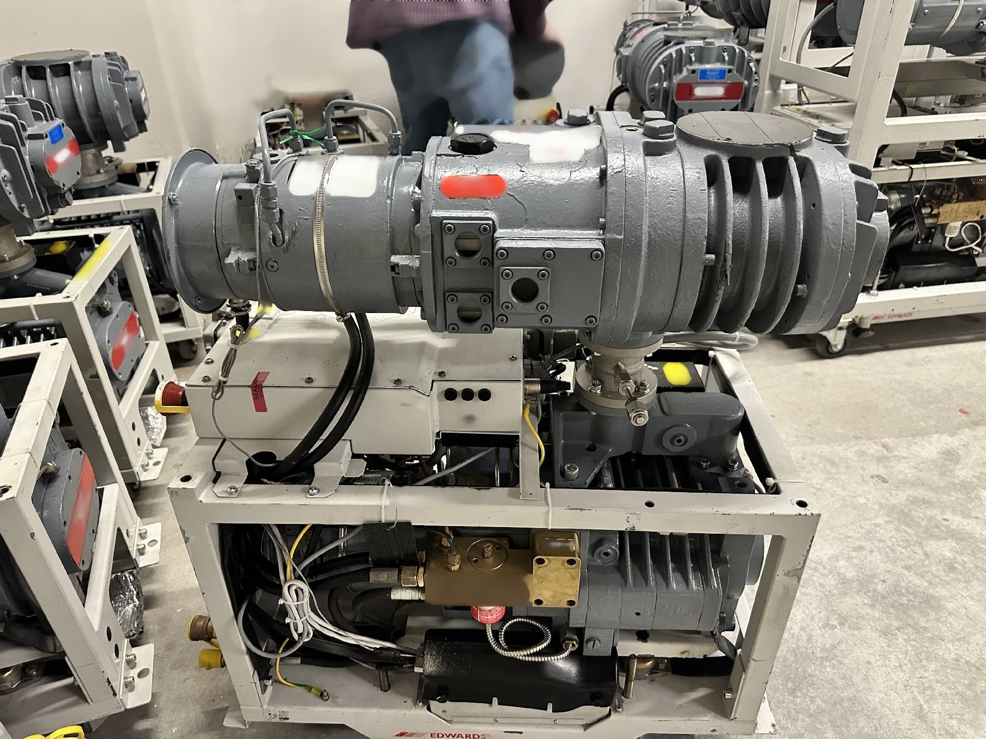 Foto Verwendet EDWARDS iQDP80 / QMB250 Zum Verkauf