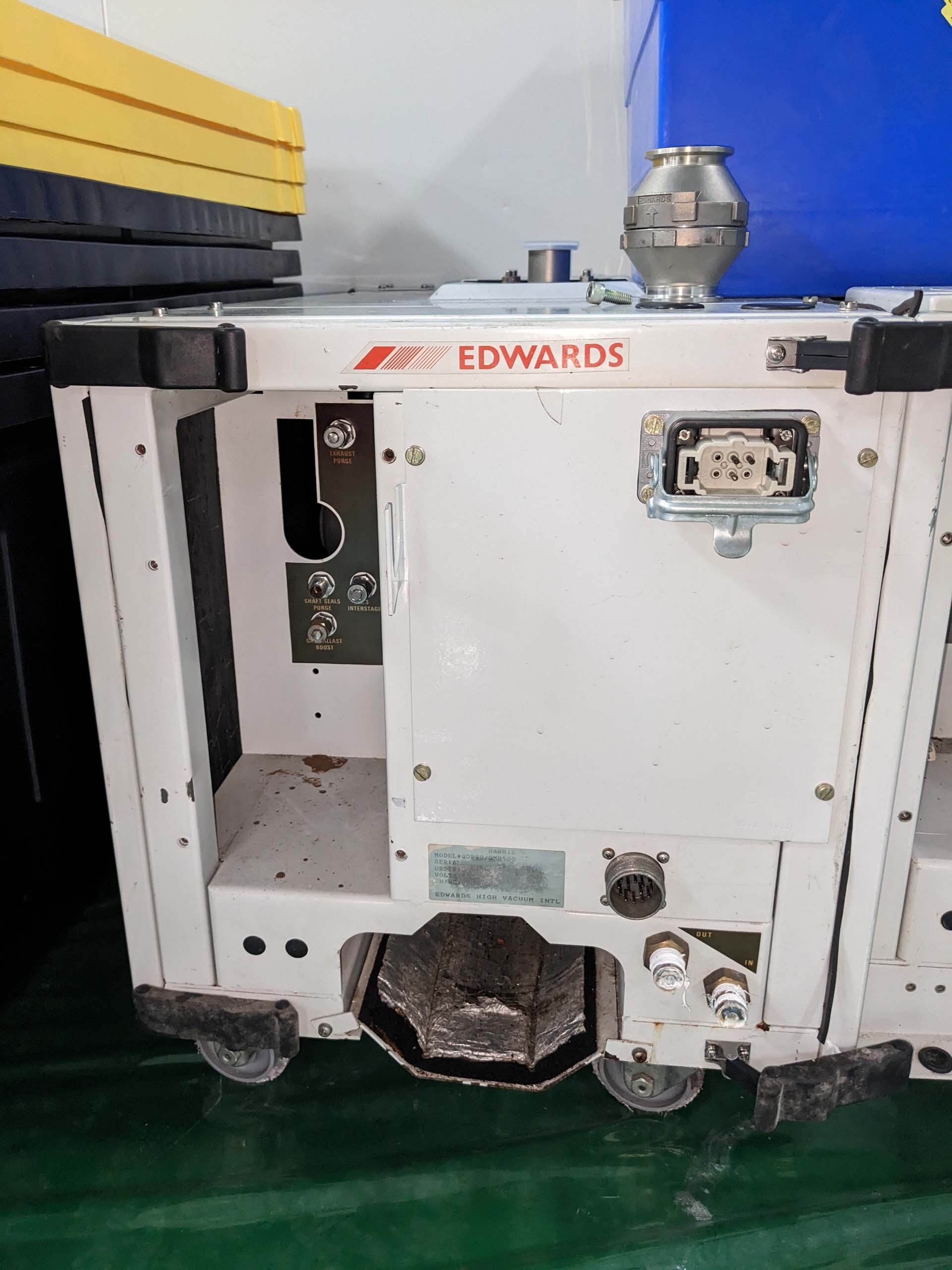 Photo Used EDWARDS iQDP80 / QMB500 For Sale