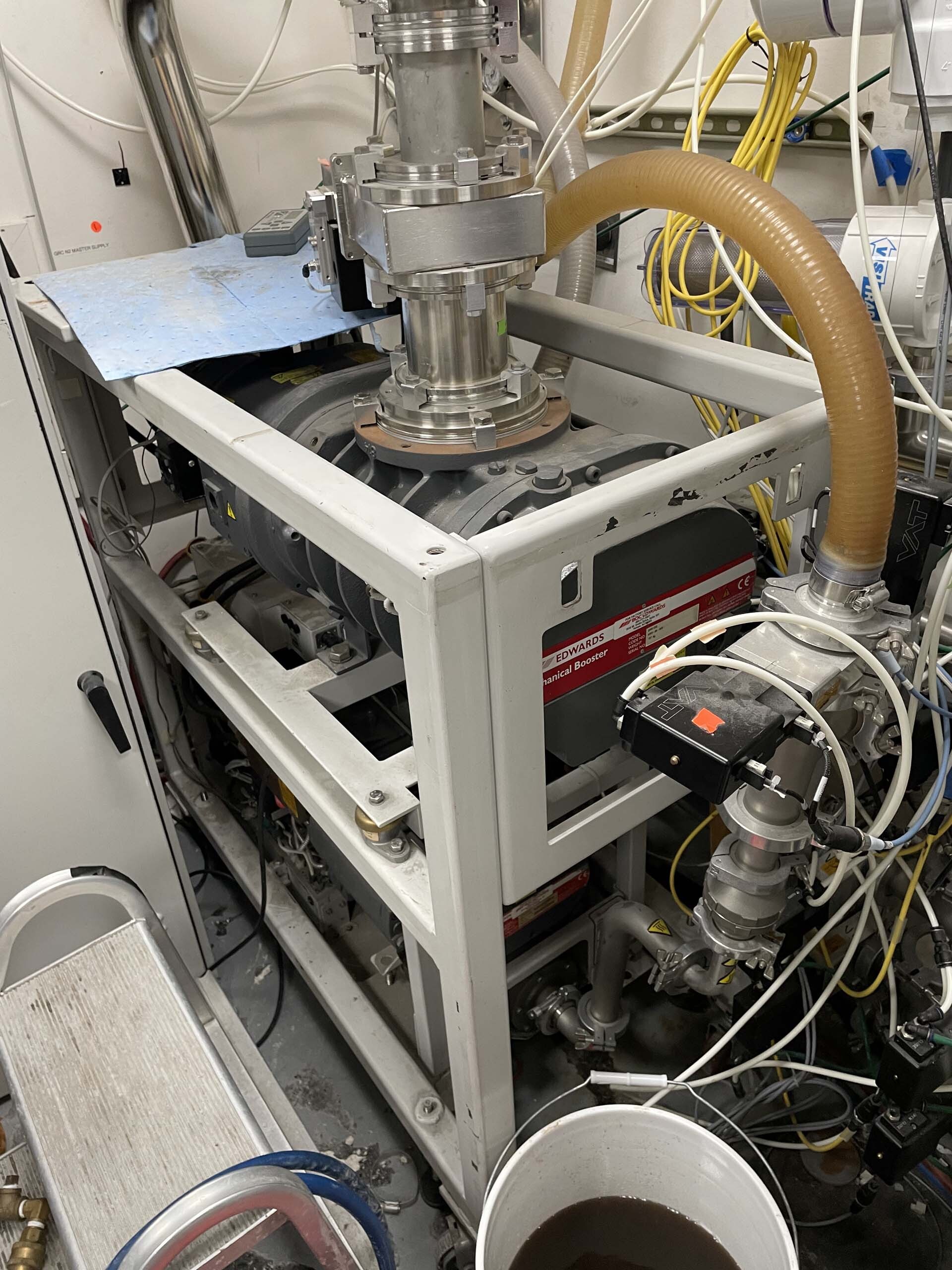 Foto Verwendet EDWARDS iQDP80 / QMB1200 Zum Verkauf