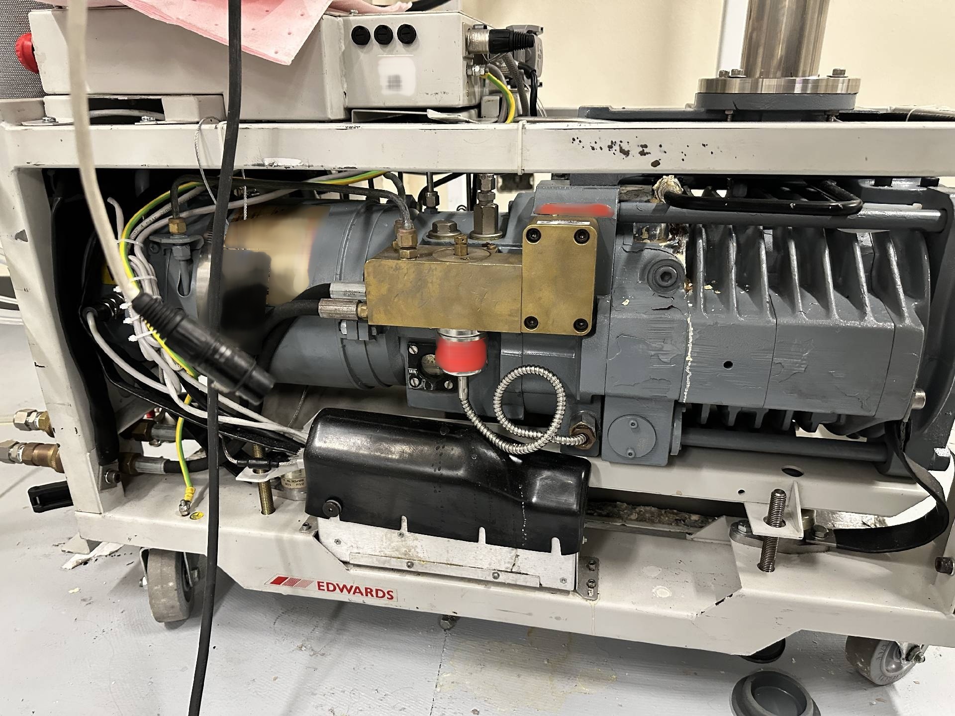 Photo Used EDWARDS iQDP80 For Sale