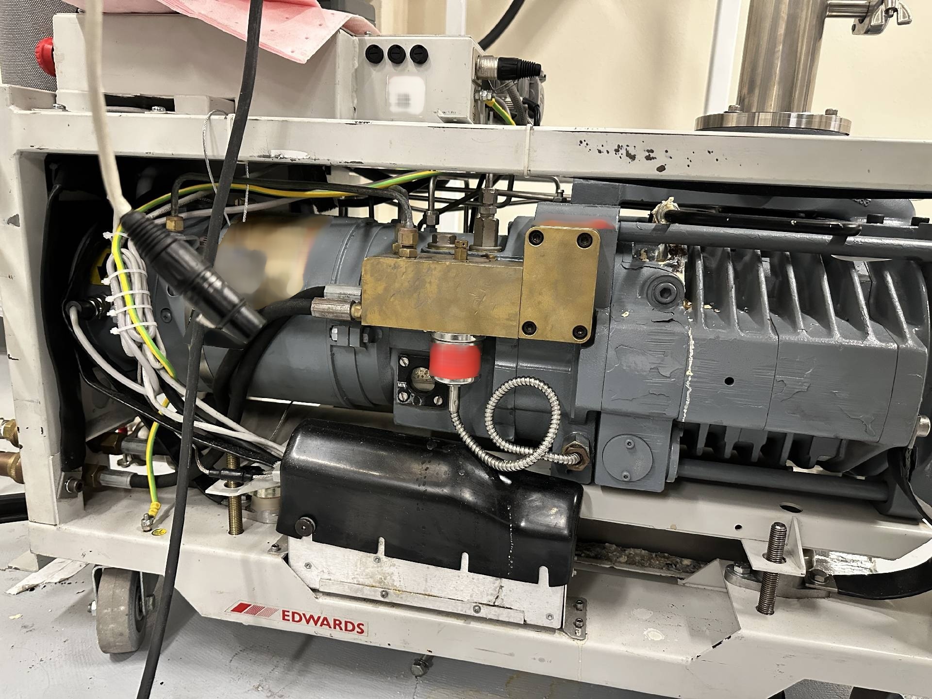 Photo Used EDWARDS iQDP80 For Sale