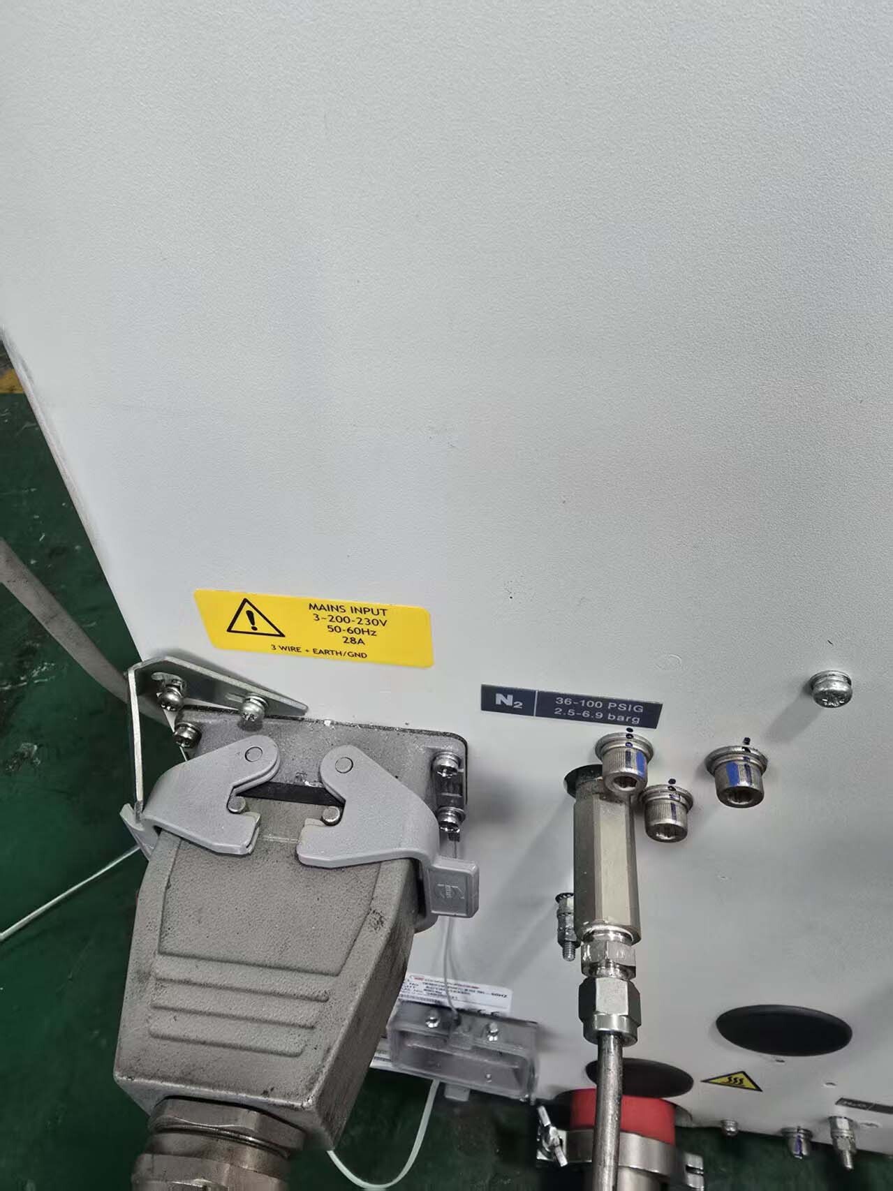 Foto Verwendet EDWARDS Lot of dry pumps Zum Verkauf