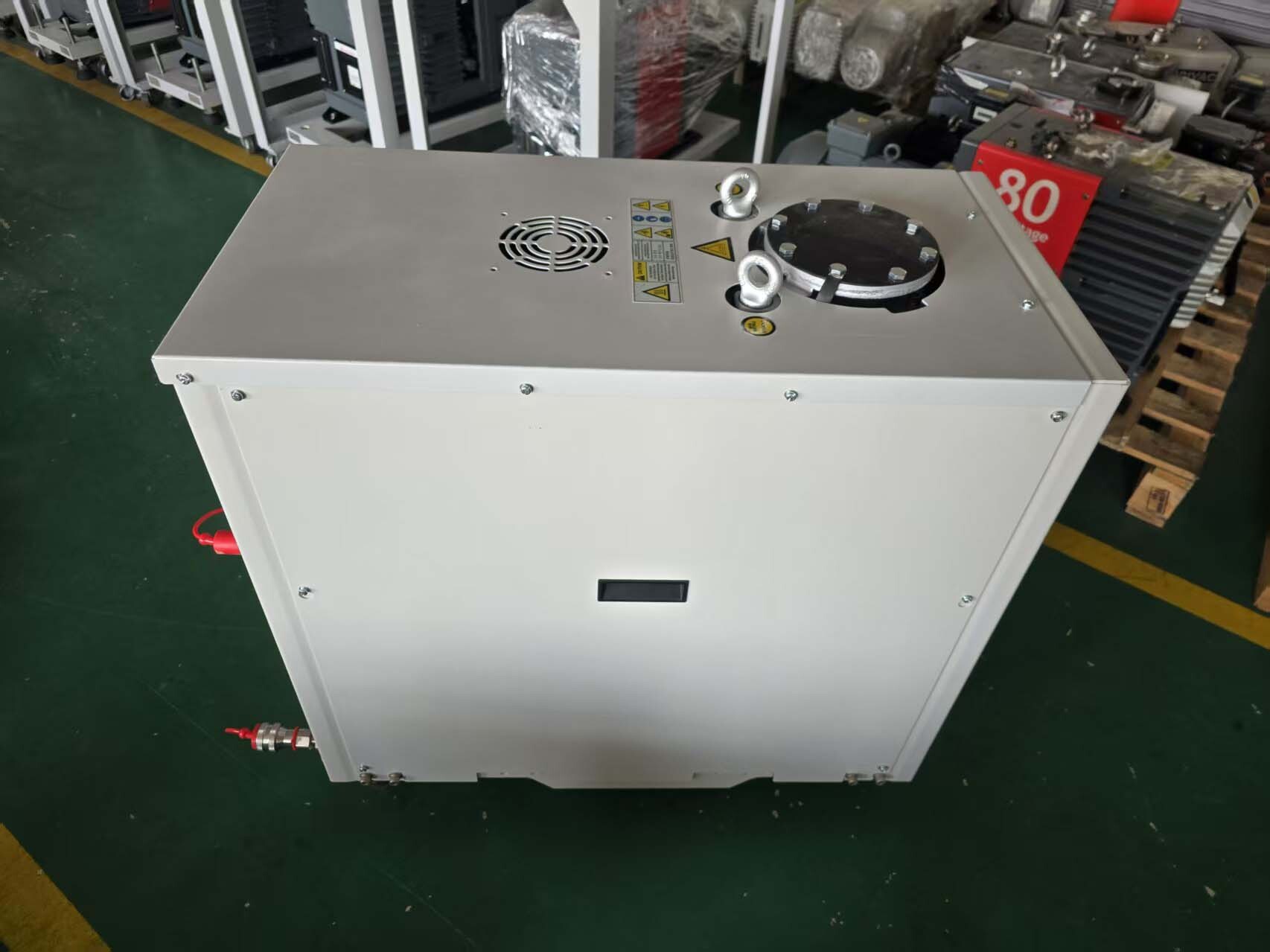 Foto Verwendet EDWARDS Lot of dry pumps Zum Verkauf