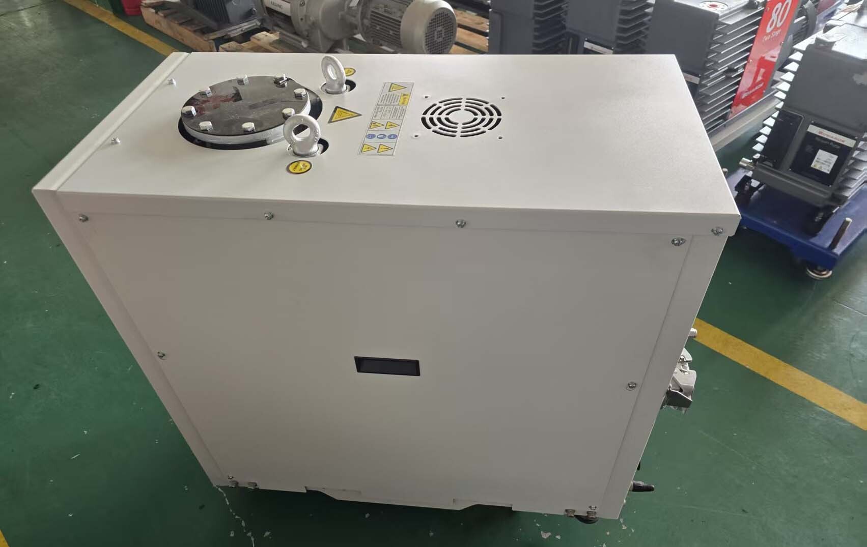 Foto Verwendet EDWARDS Lot of dry pumps Zum Verkauf