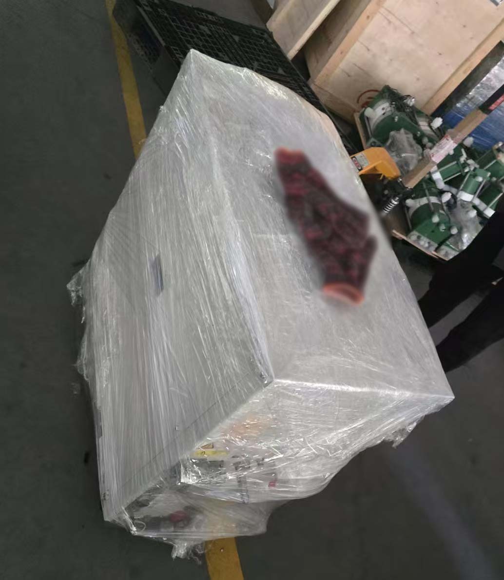 Foto Verwendet EDWARDS Lot of dry pumps Zum Verkauf