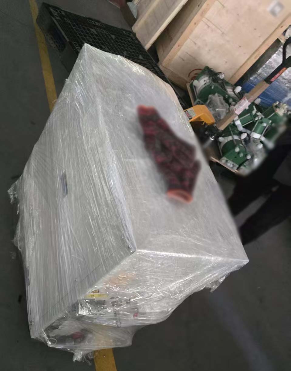 Foto Verwendet EDWARDS Lot of dry pumps Zum Verkauf